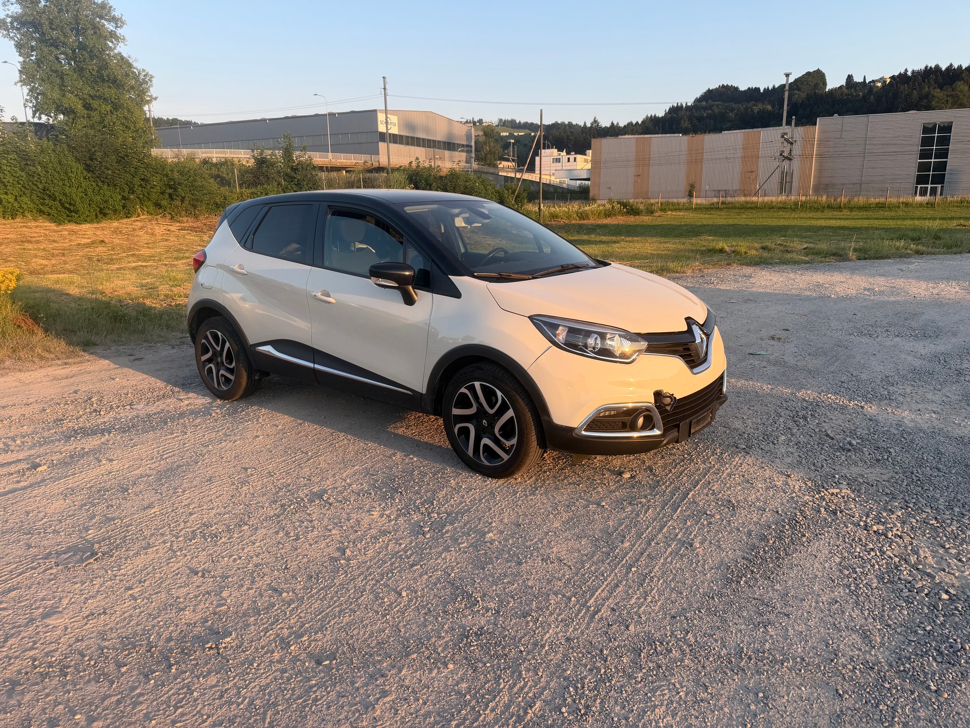RENAULT Captur 1.2 T 16V Privilège EDC-image-0