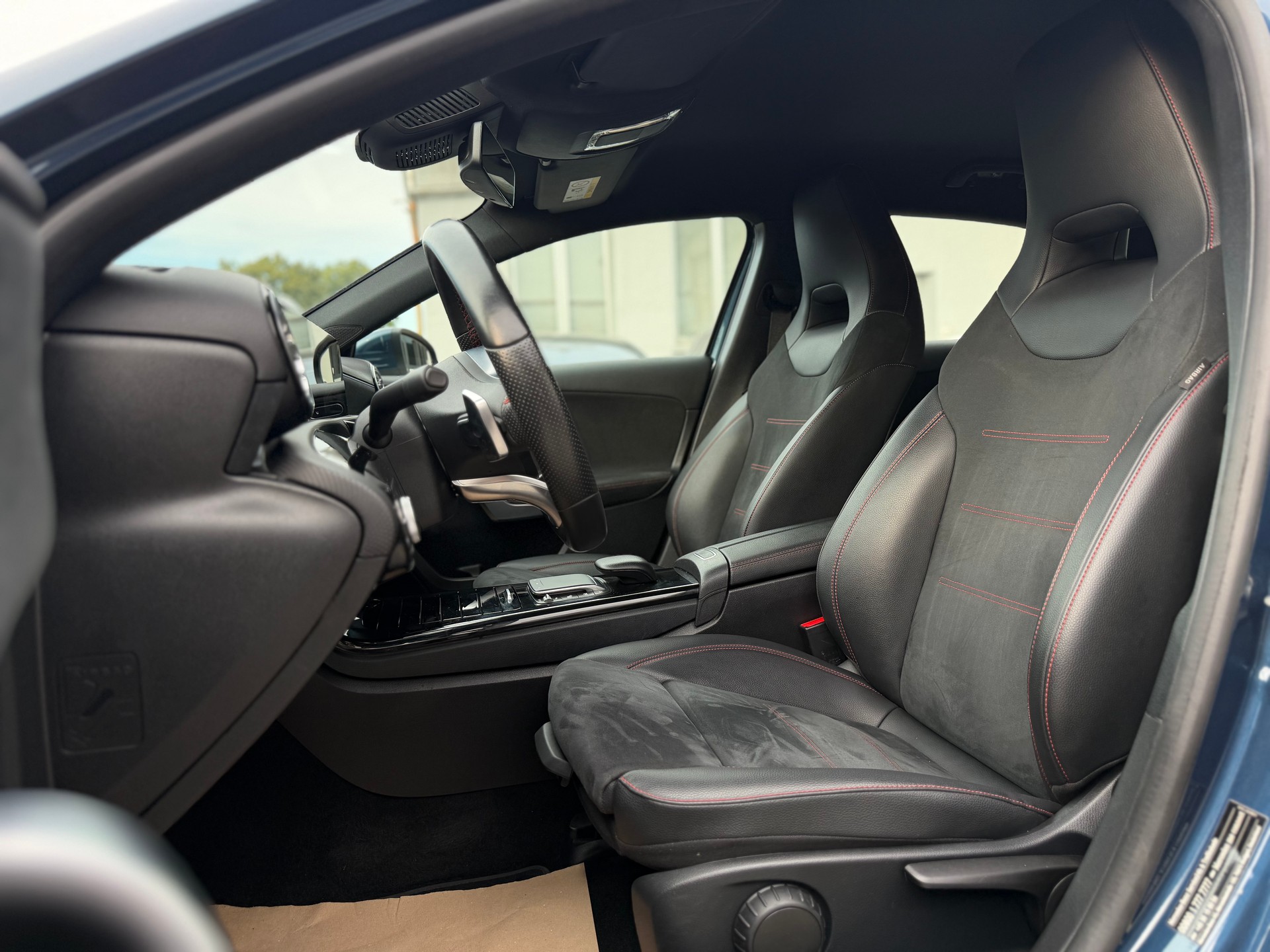 MERCEDES-BENZ A 200 AMG Line 7G-DCT-image-9