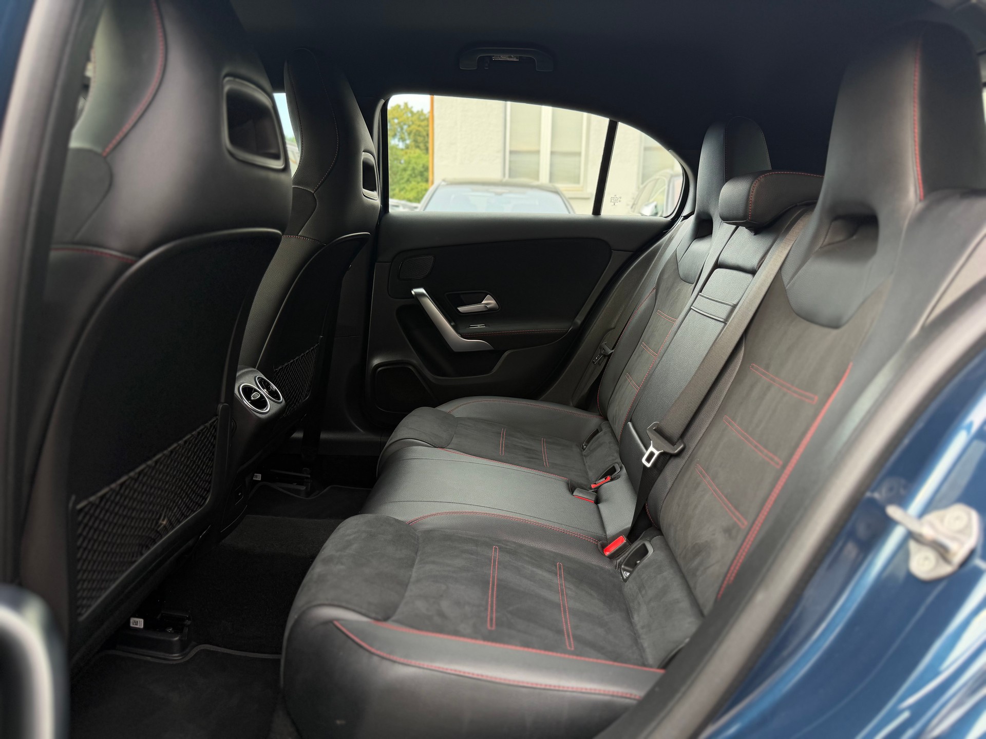 MERCEDES-BENZ A 200 AMG Line 7G-DCT-image-10