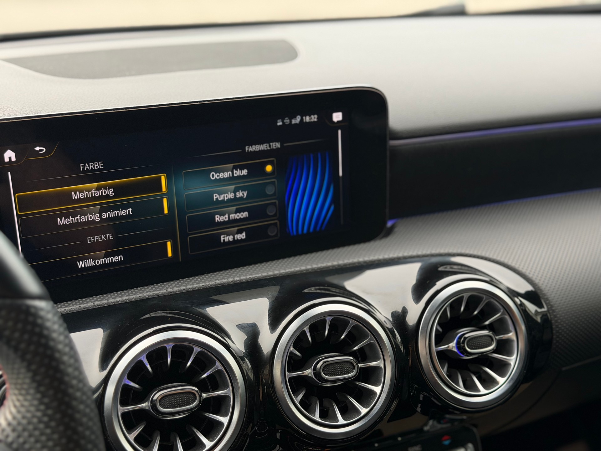 MERCEDES-BENZ A 200 AMG Line 7G-DCT-image-19