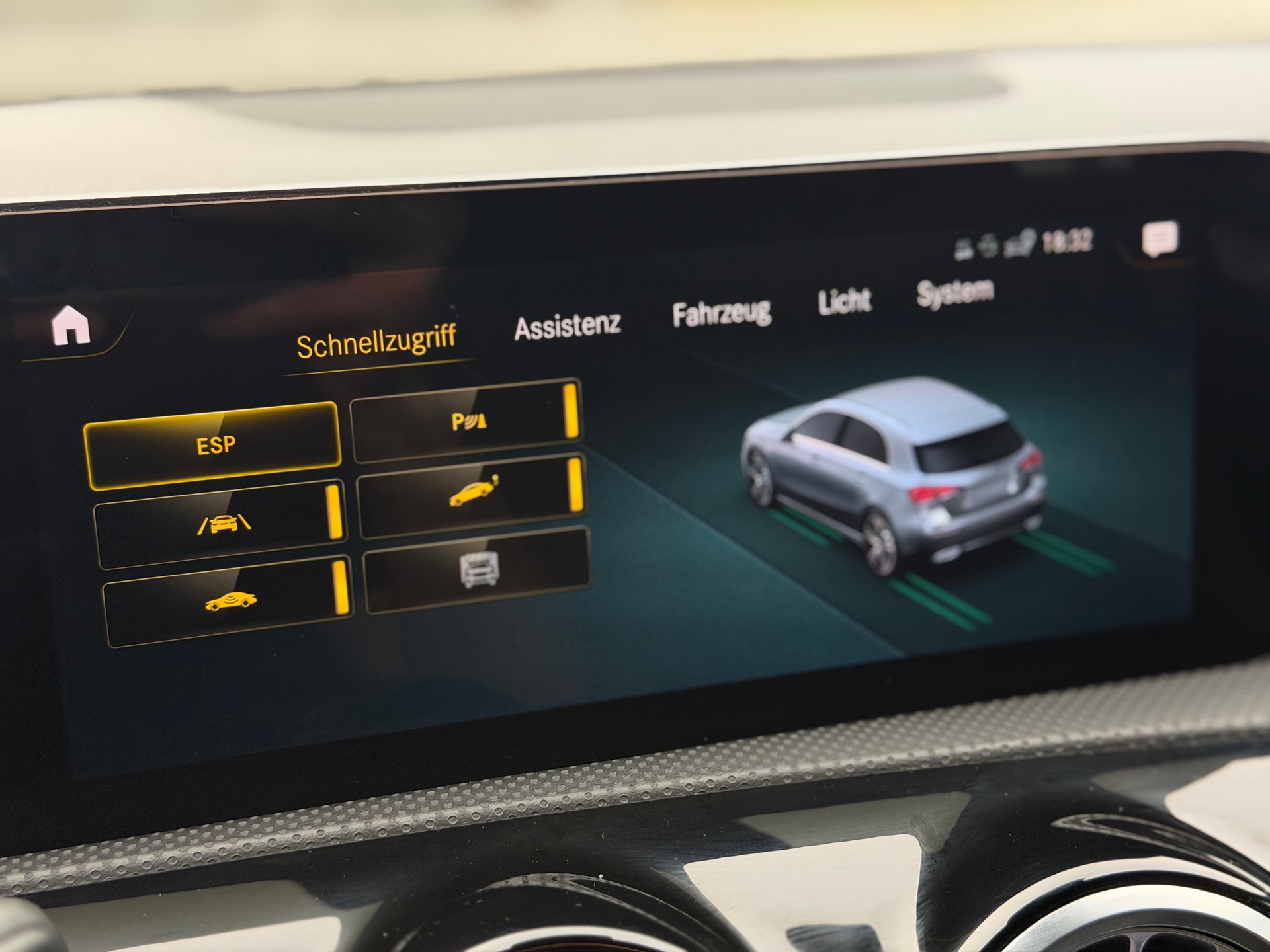 MERCEDES-BENZ A 200 AMG Line 7G-DCT-image-20