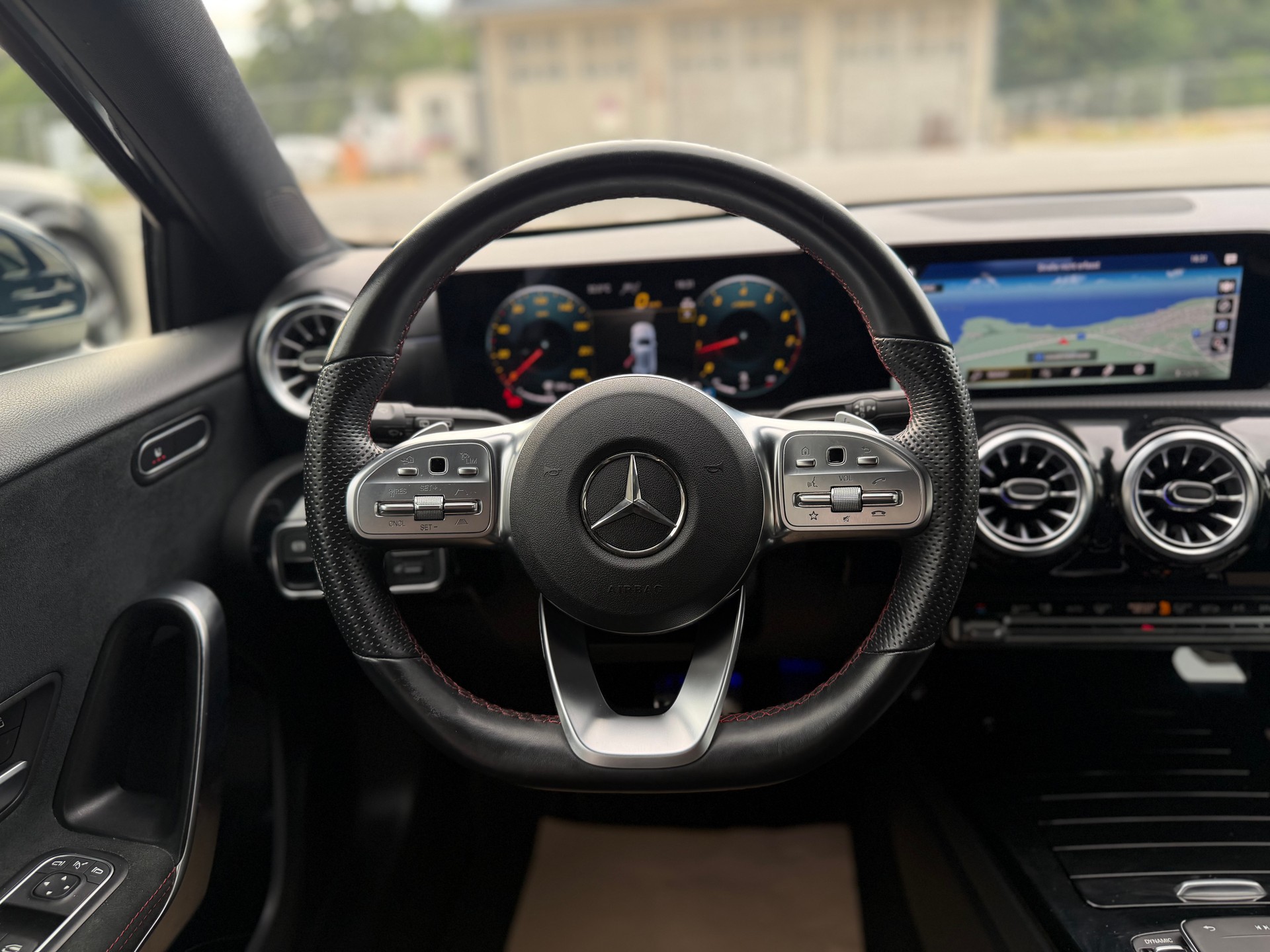 MERCEDES-BENZ A 200 AMG Line 7G-DCT-image-15