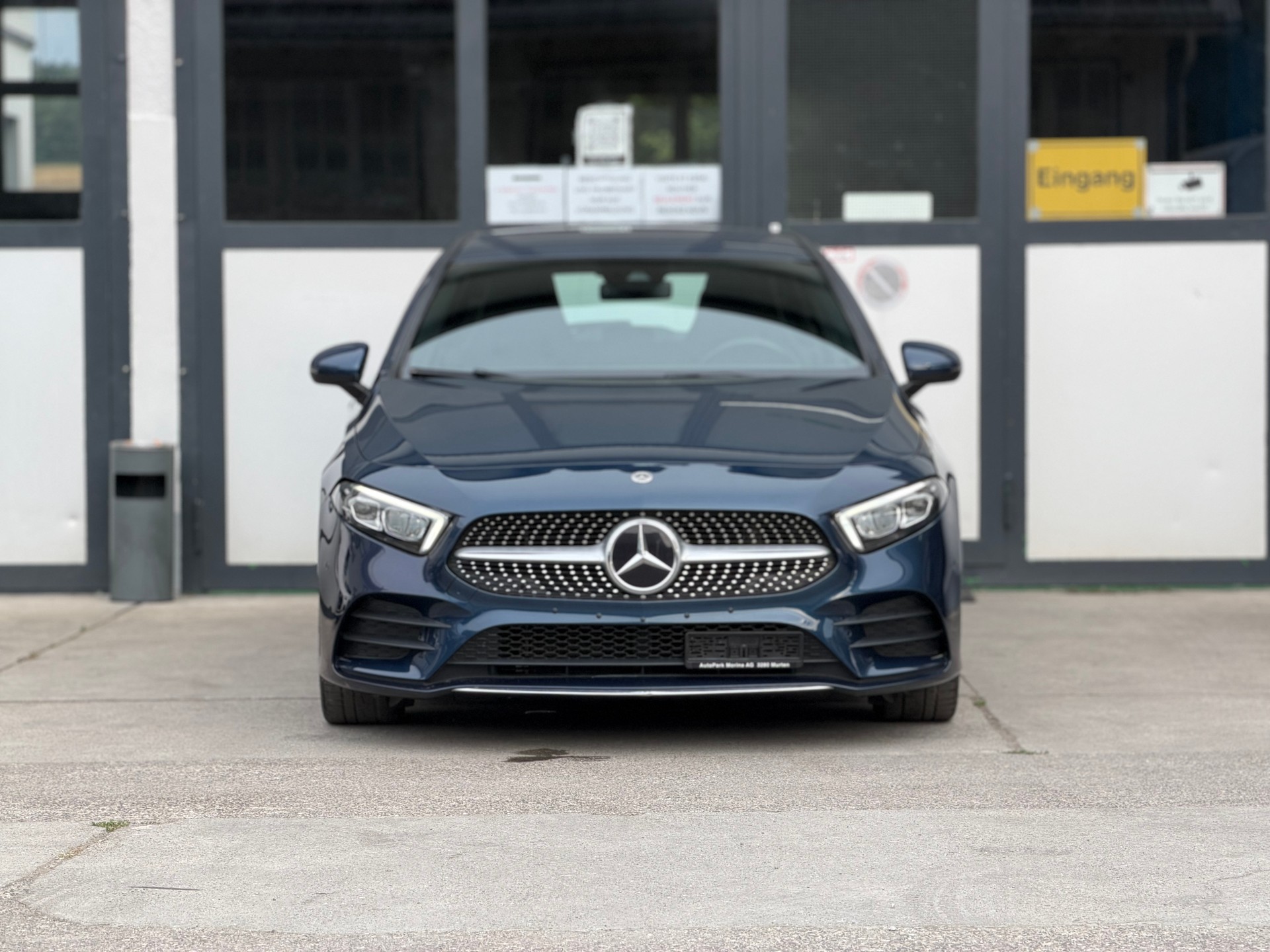 MERCEDES-BENZ A 200 AMG Line 7G-DCT-image-2