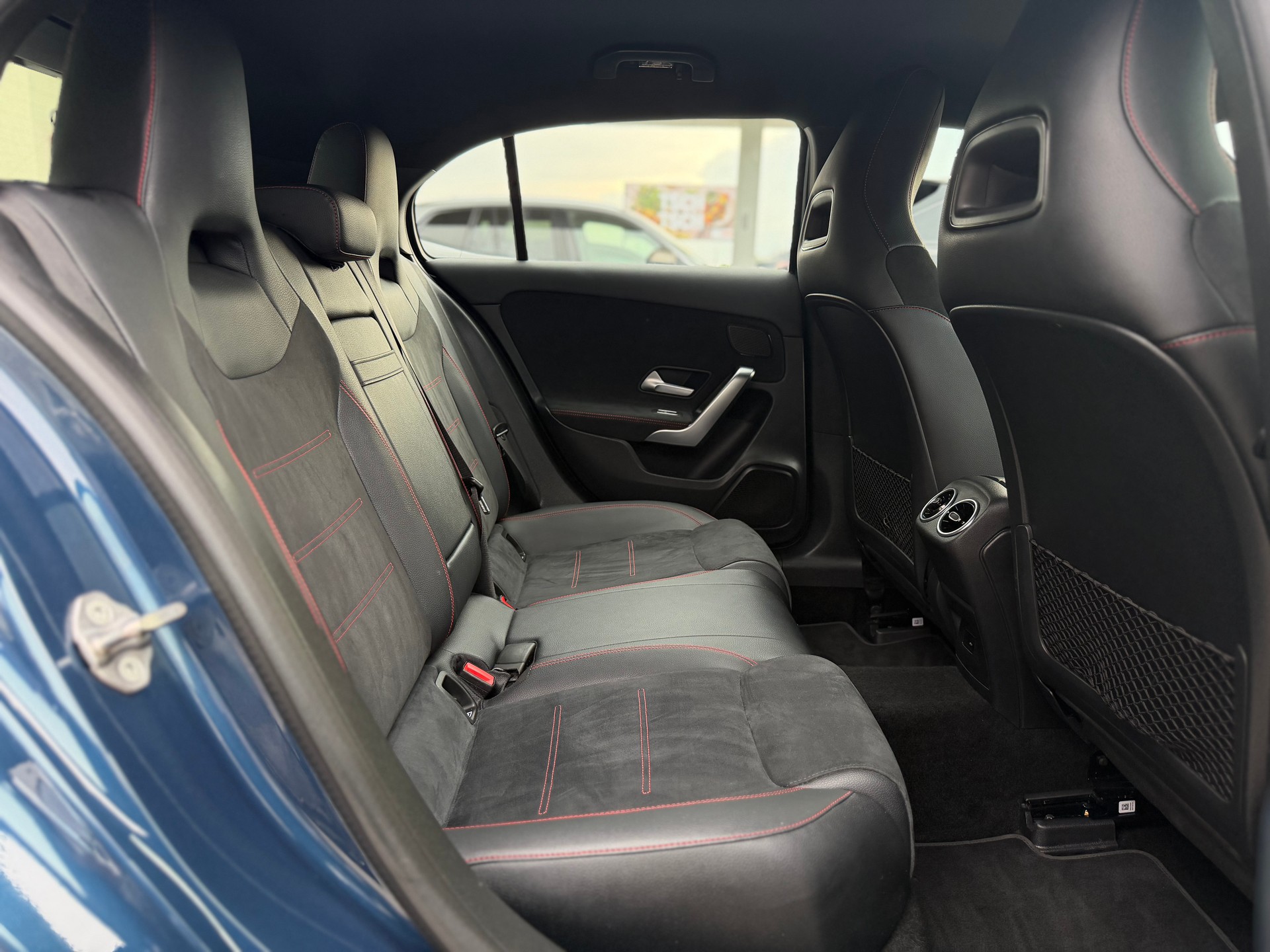 MERCEDES-BENZ A 200 AMG Line 7G-DCT-image-12