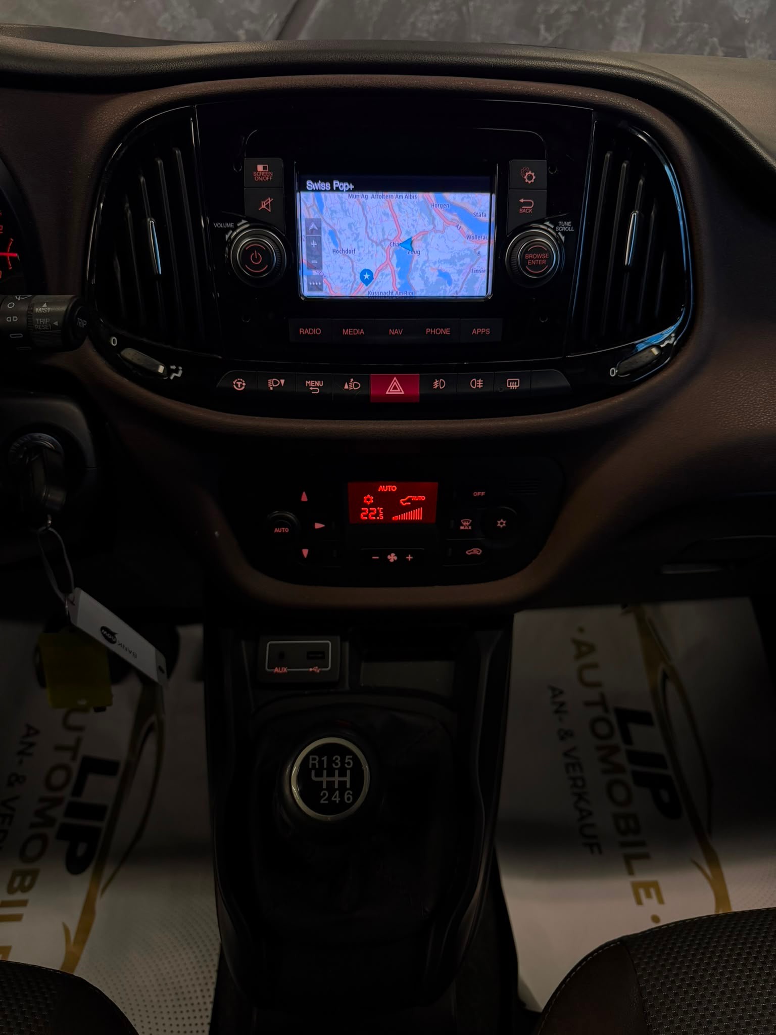 FIAT Doblò 1.6 Multi Jet Trekking-image-11