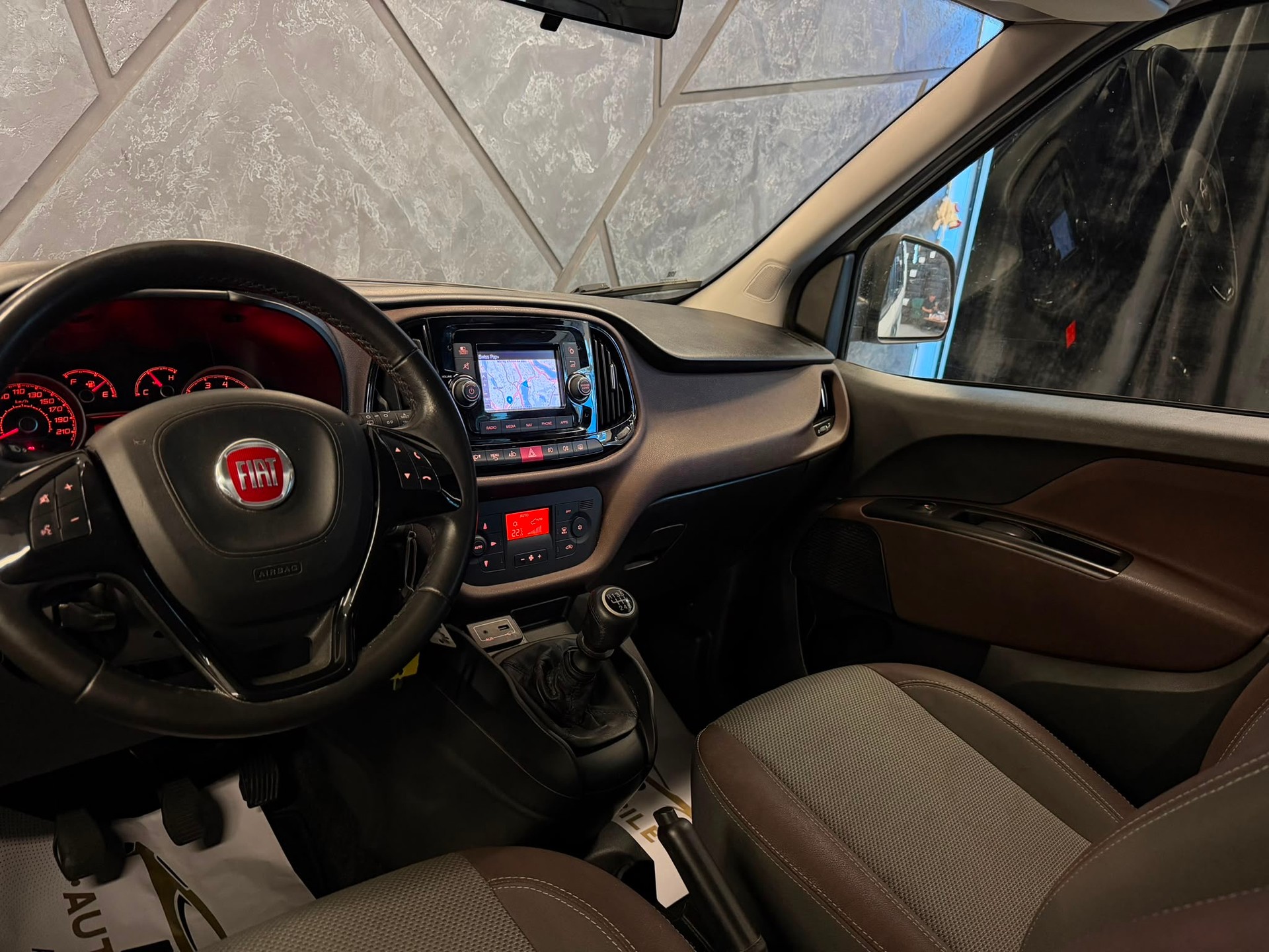 FIAT Doblò 1.6 Multi Jet Trekking-image-9