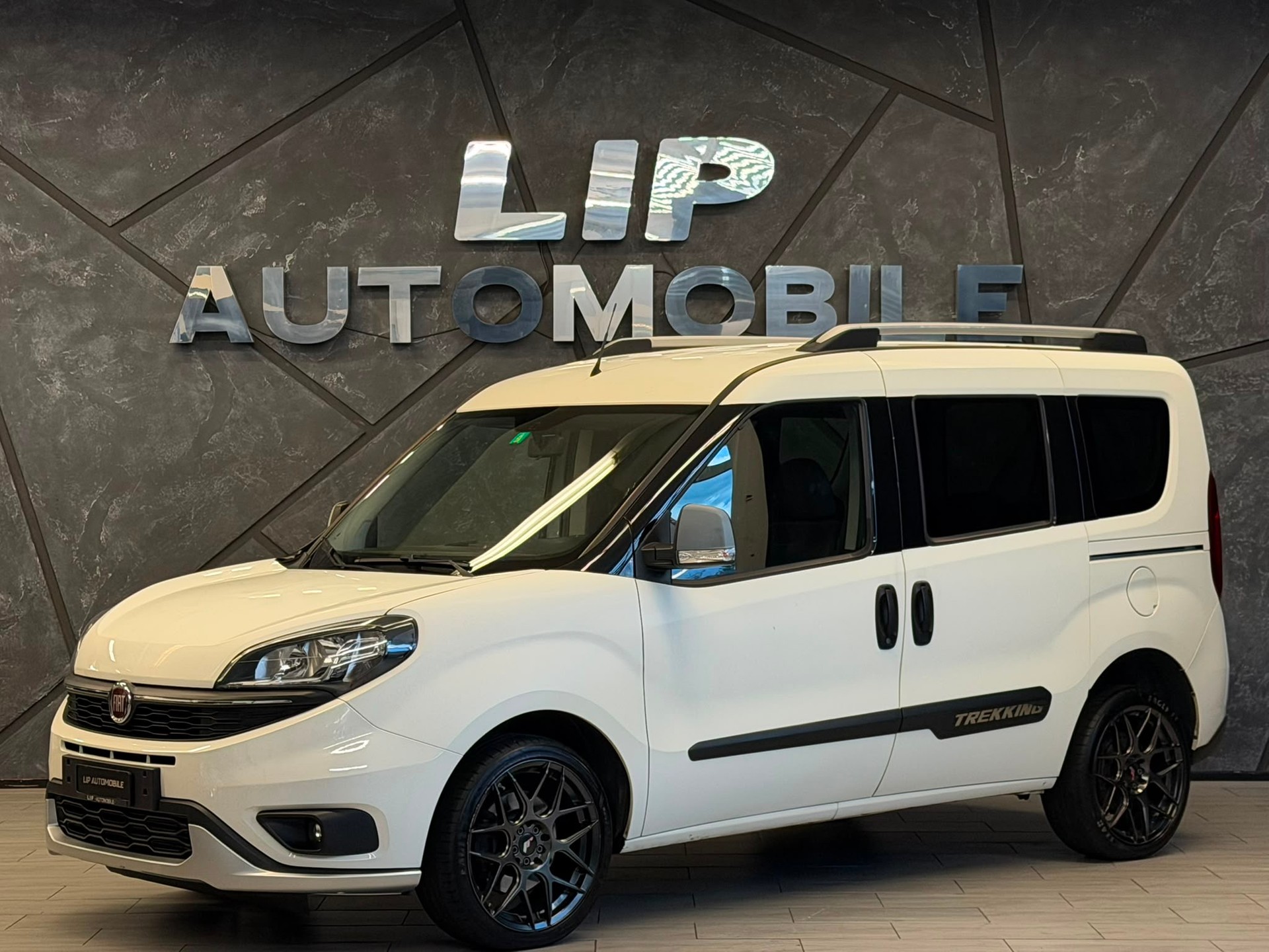 FIAT Doblò 1.6 Multi Jet Trekking-image-0