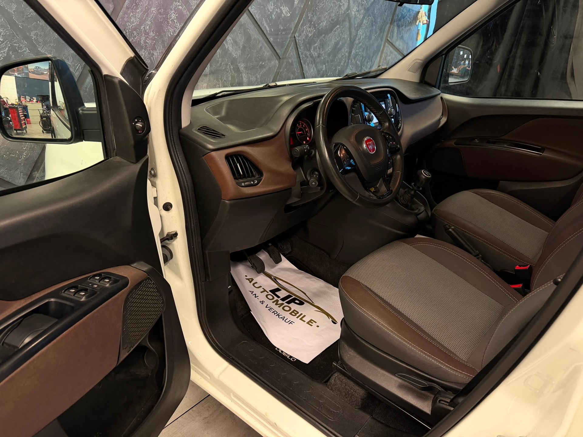 FIAT Doblò 1.6 Multi Jet Trekking-image-10