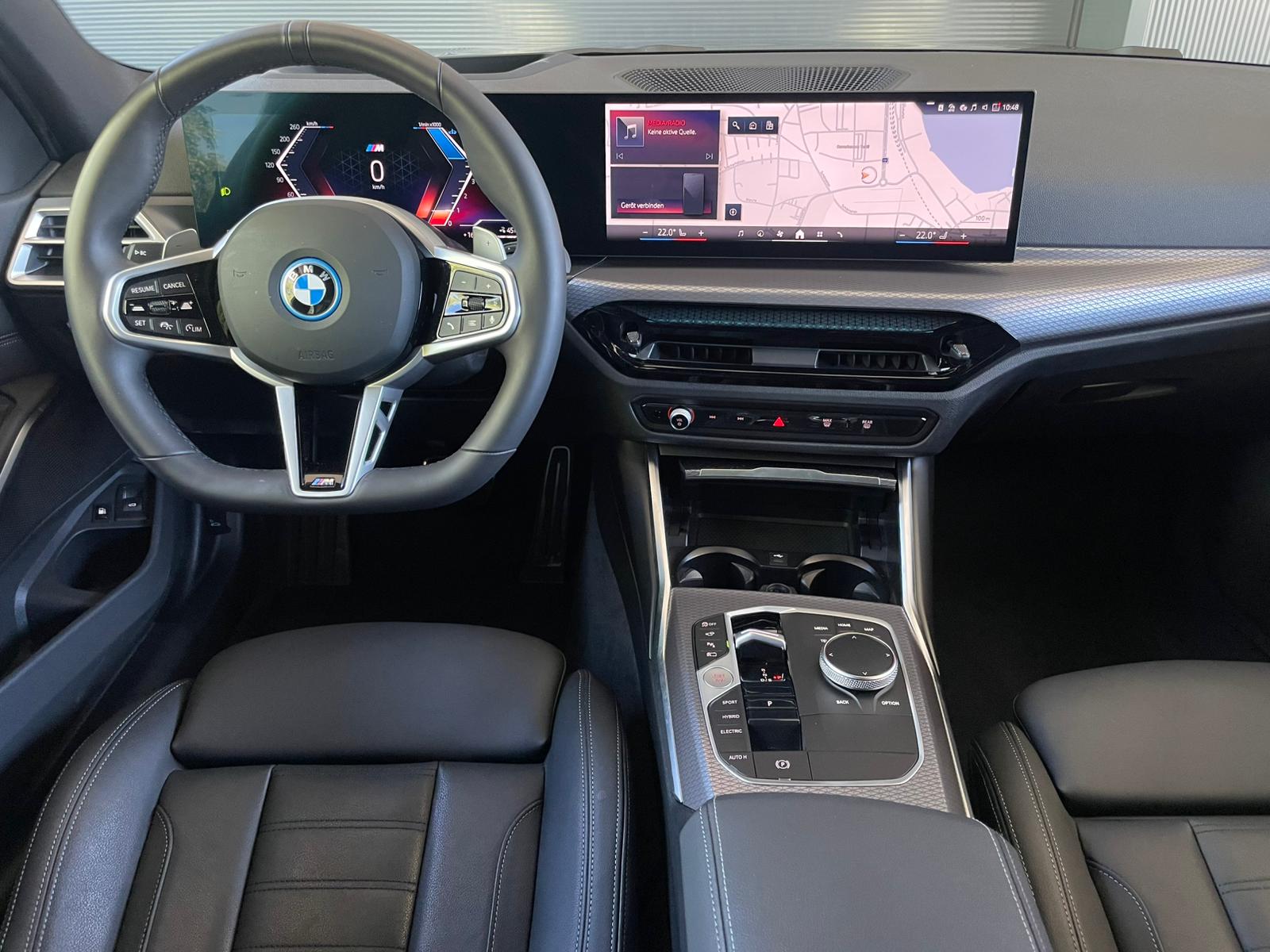 BMW 330e xDrive SAG Touring-image-6