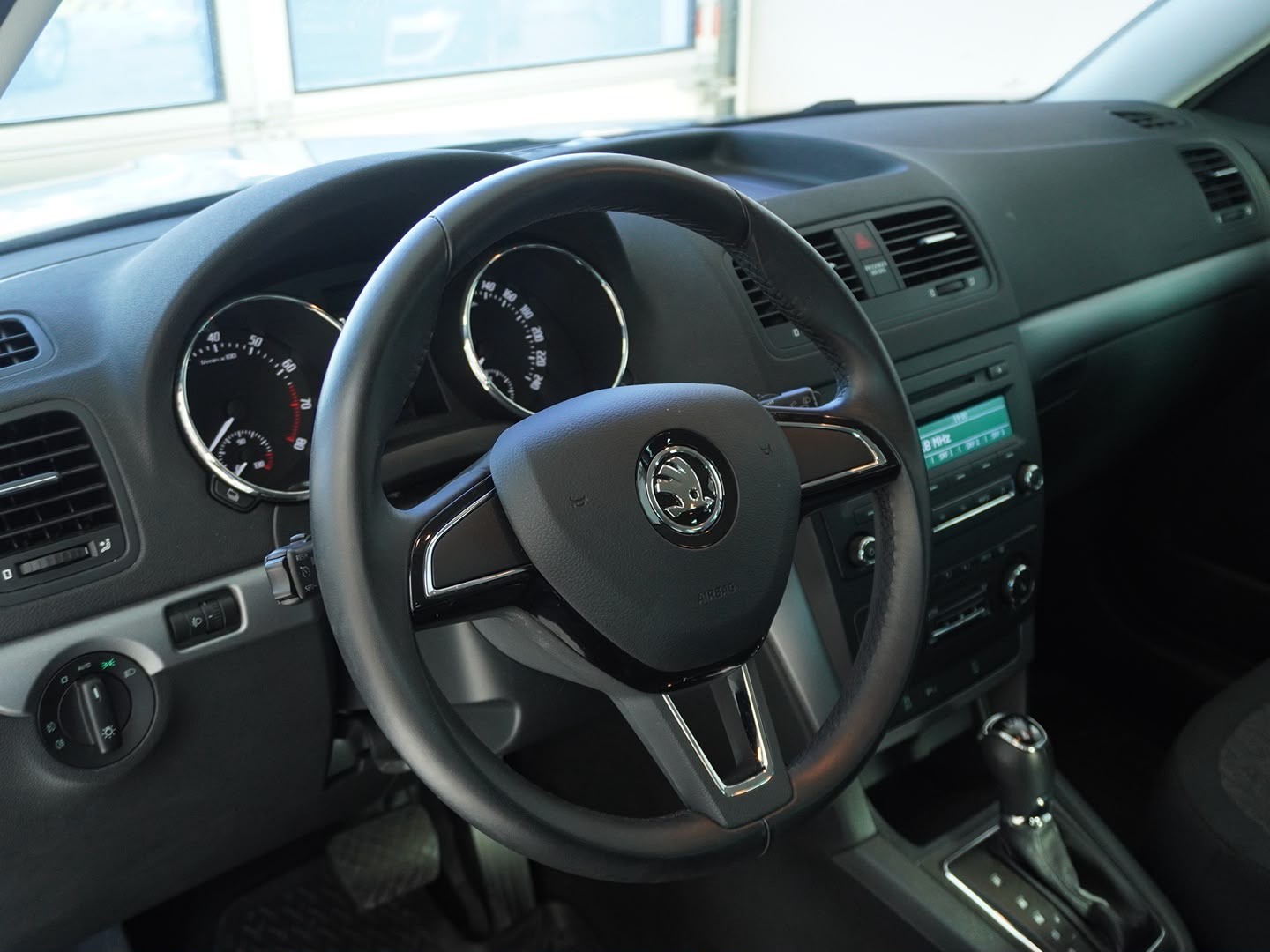 SKODA Yeti 1.8 TSI Active 4x4 DSG-image-2