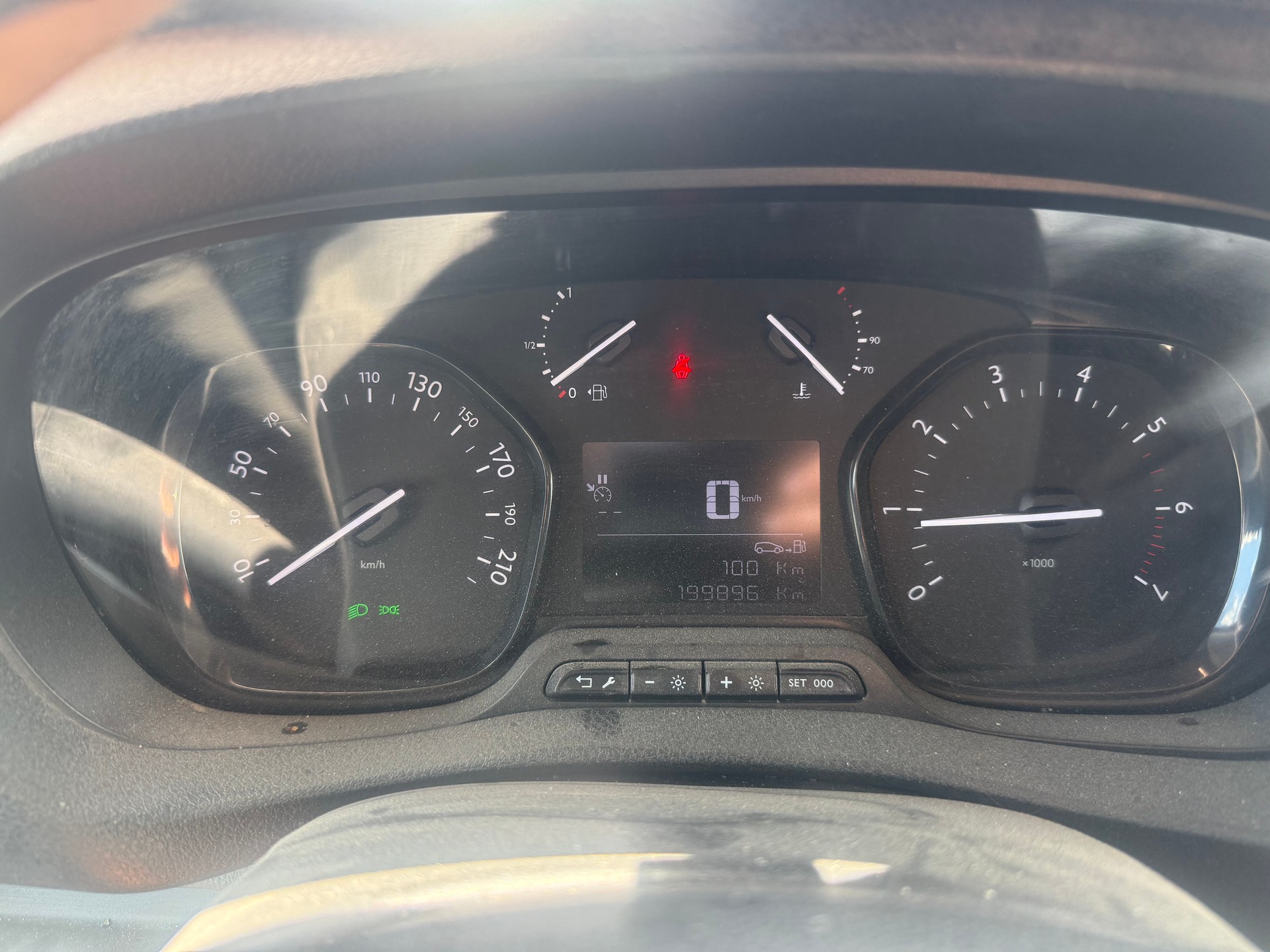 PEUGEOT Expert 2.0 BlueHDi 120 Allure Standard-image-14