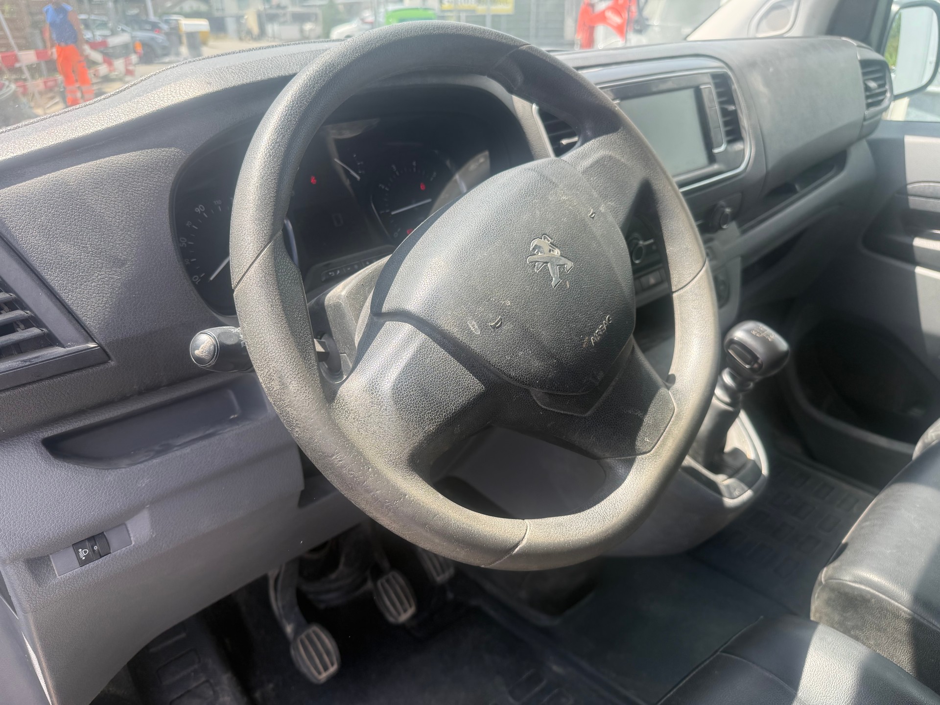 PEUGEOT Expert 2.0 BlueHDi 120 Allure Standard-image-10