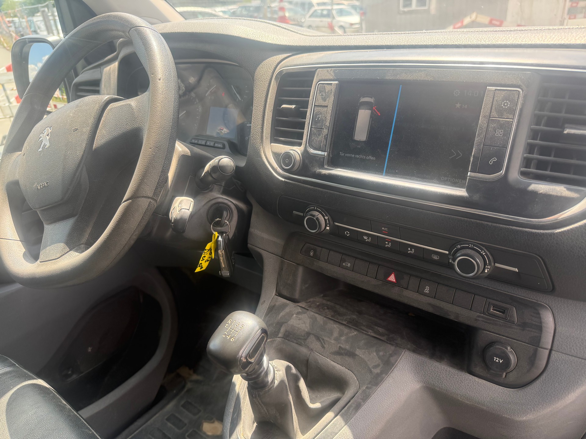 PEUGEOT Expert 2.0 BlueHDi 120 Allure Standard-image-12