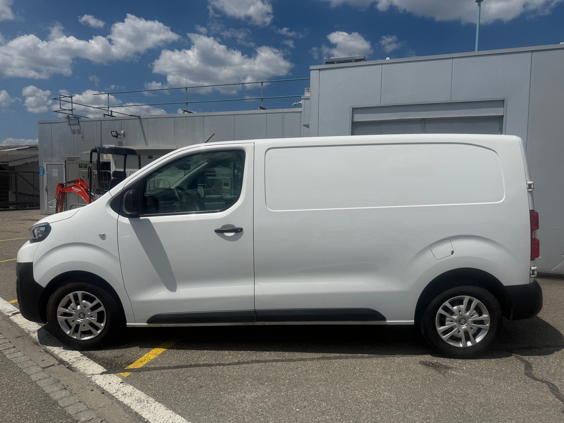 PEUGEOT Expert 2.0 BlueHDi 120 Allure Standard-image-2