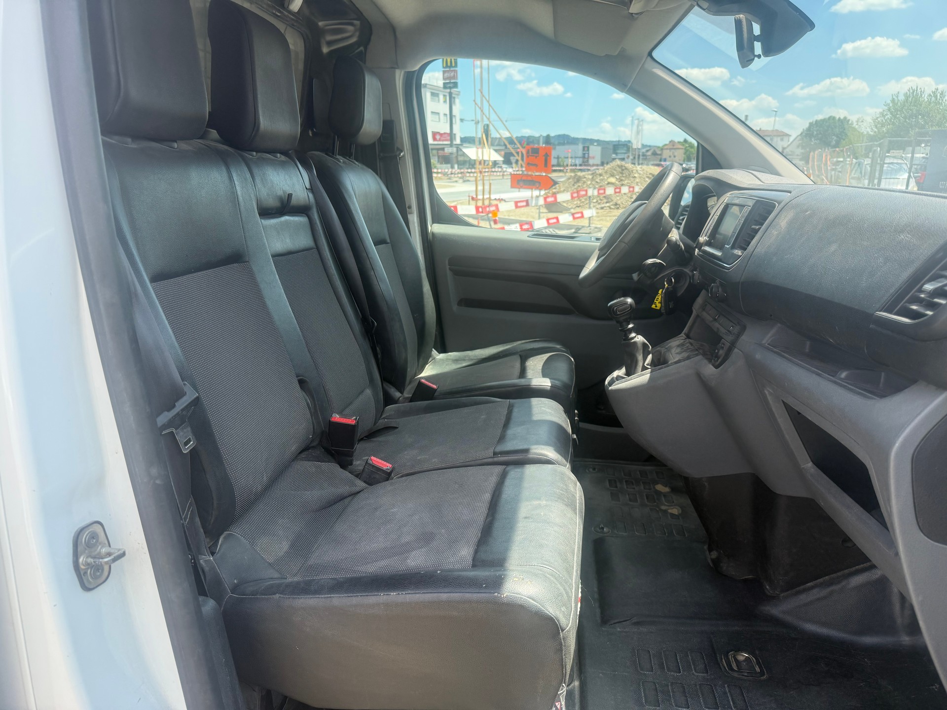 PEUGEOT Expert 2.0 BlueHDi 120 Allure Standard-image-11