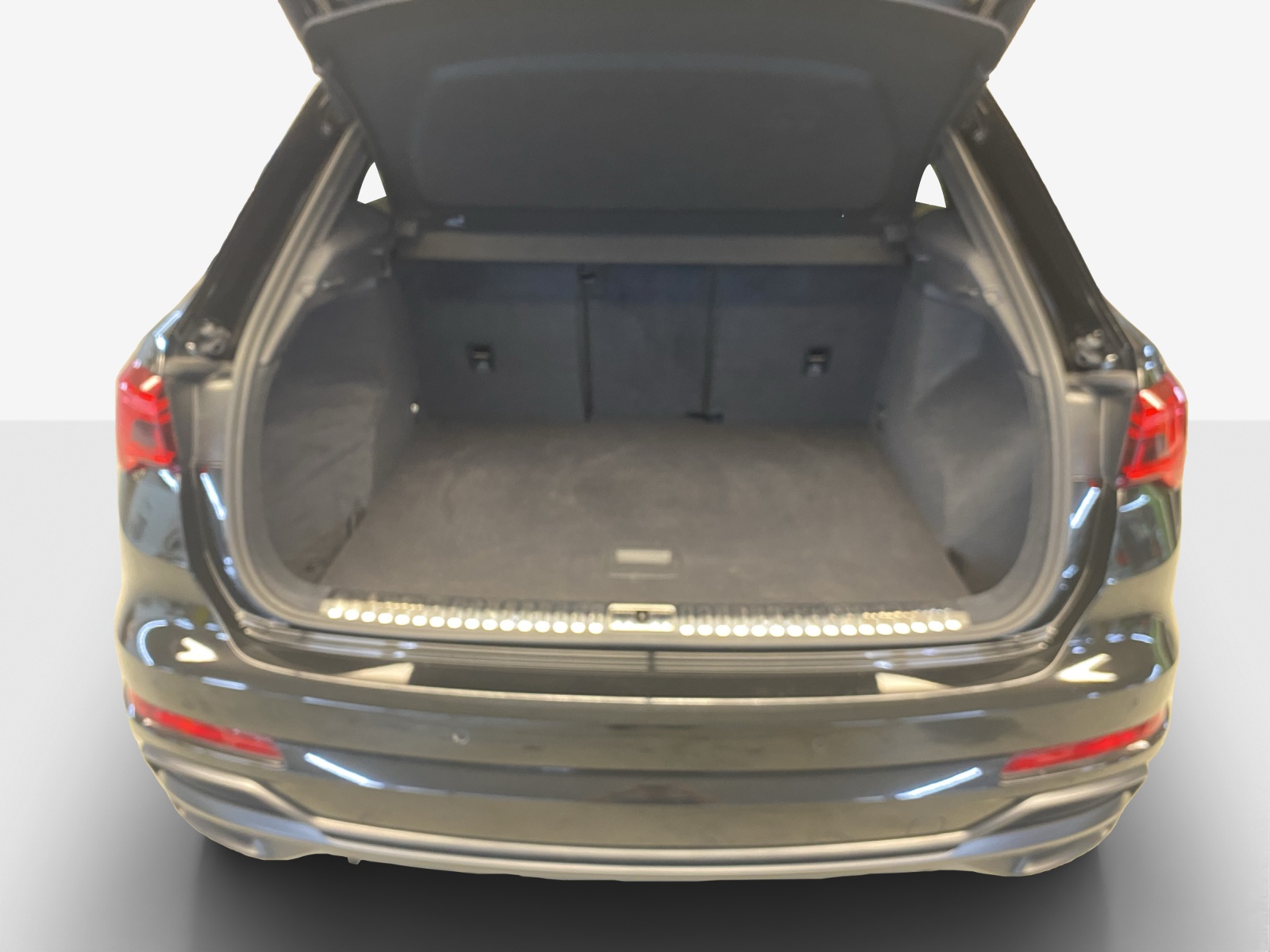 AUDI Q3 40 TDI S line quattro S-tronic-image-12