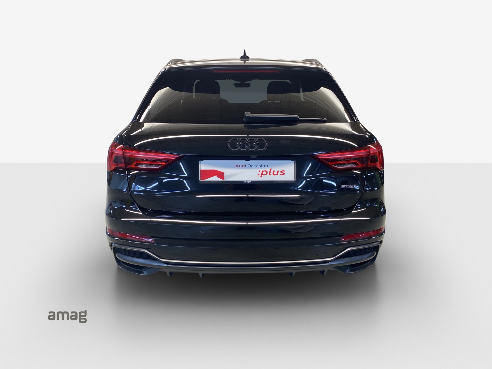 AUDI Q3 40 TDI S line quattro S-tronic-image-3