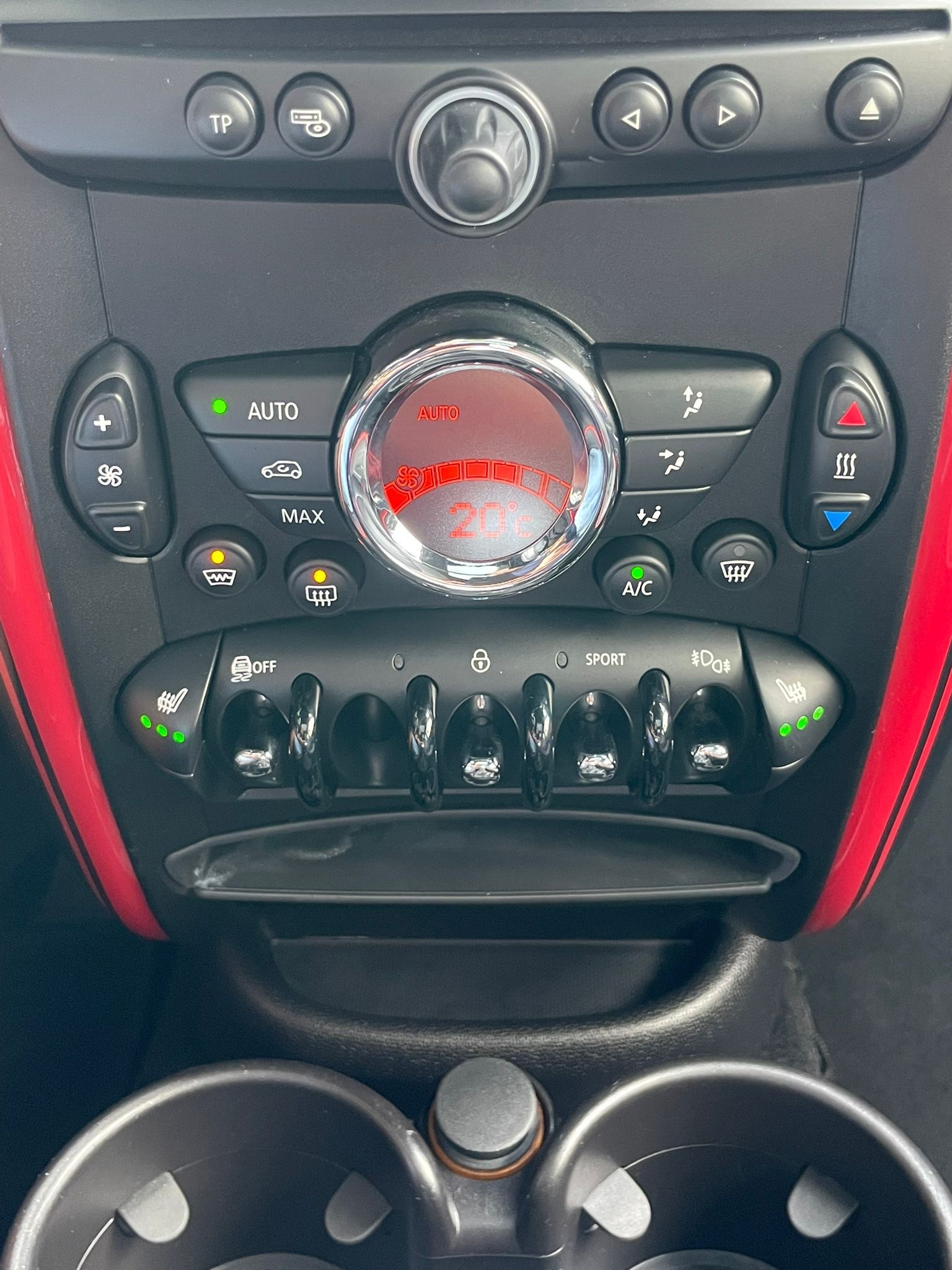 MINI Countryman John Cooper Works ALL4 – 218 PS | Steptronic | All Black | 5 Plätze-image-12