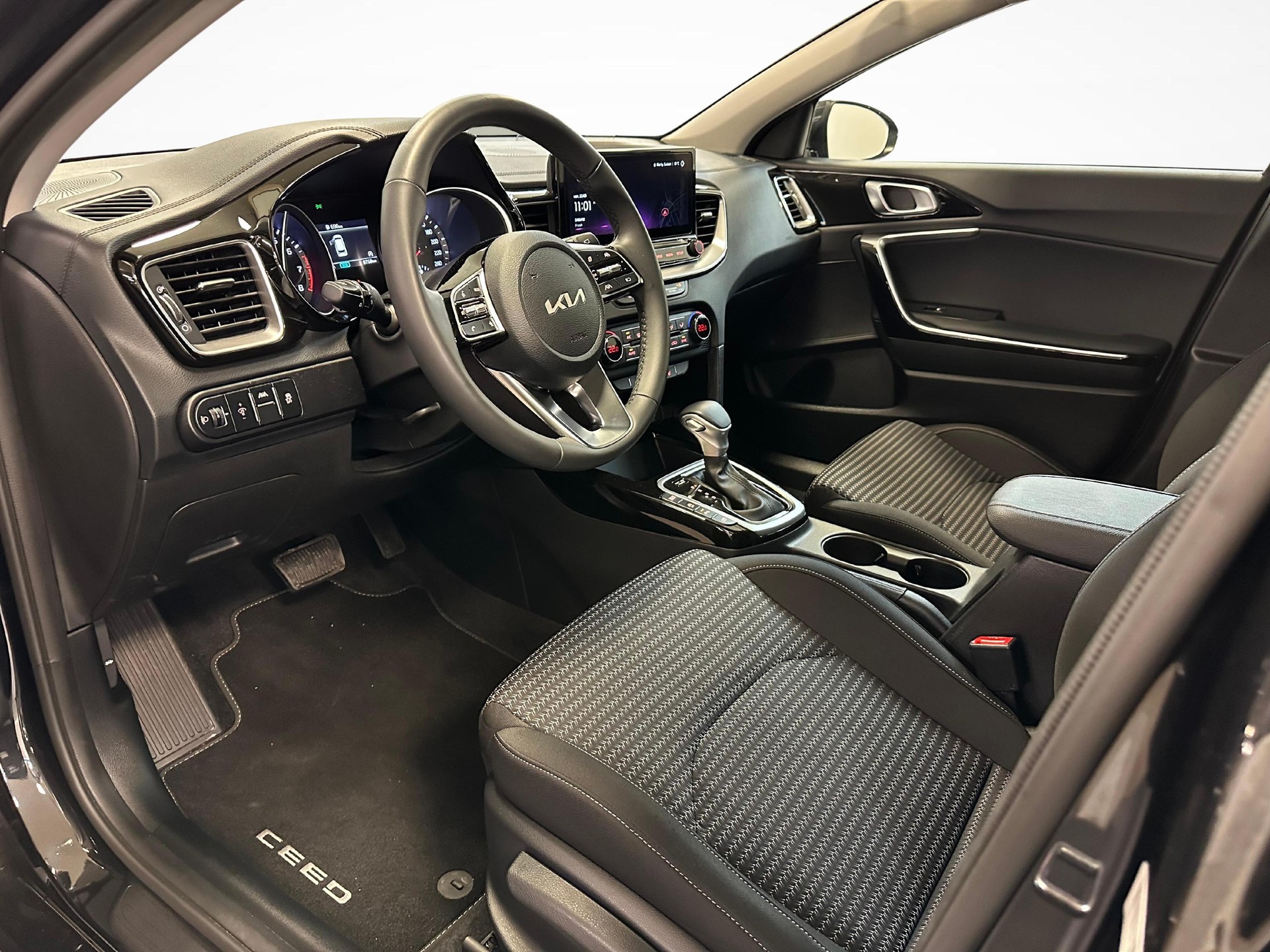 KIA Ceed SW 1.5 T-GDi MHEV Power-image-3