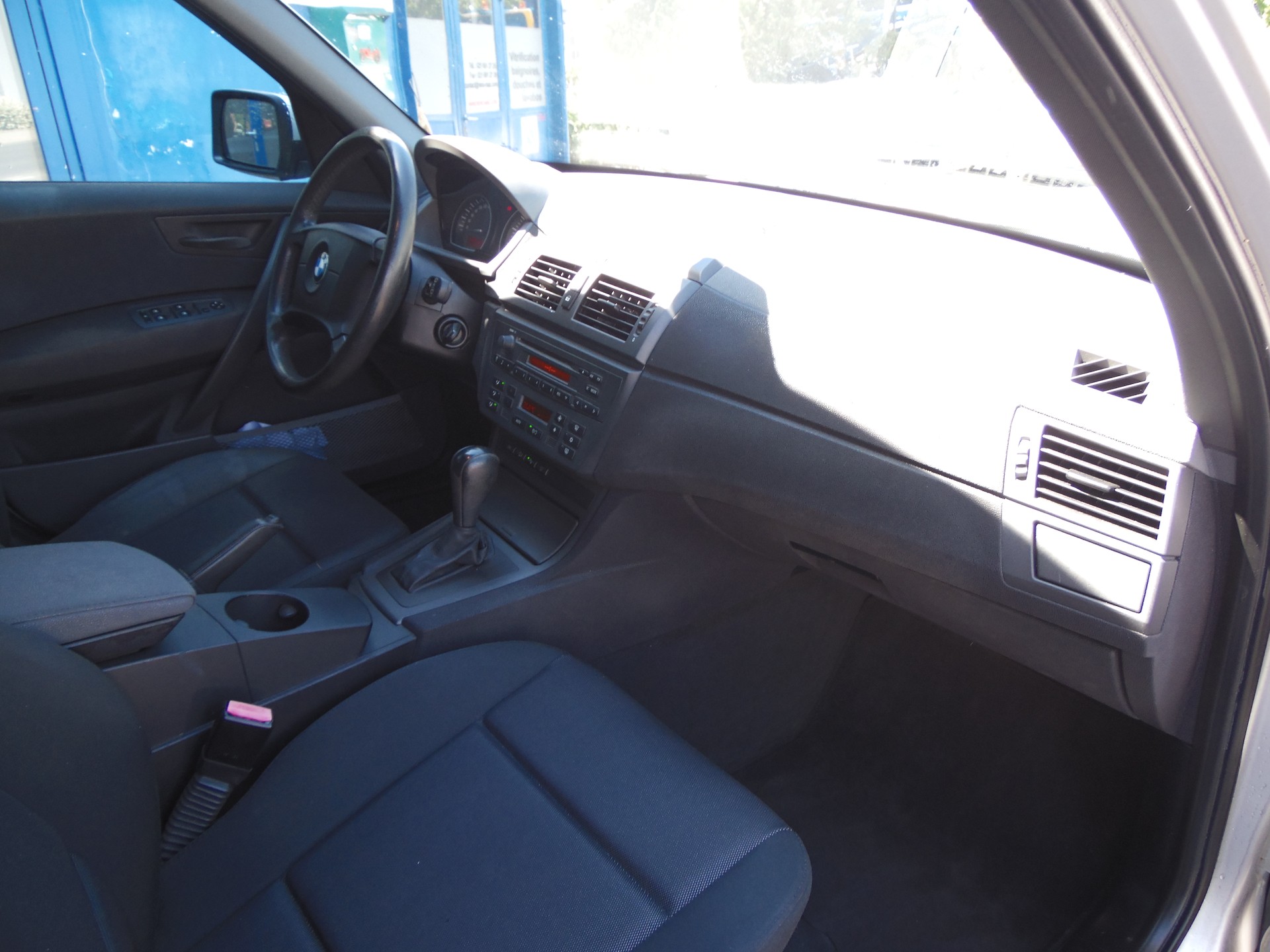 BMW X3 3.0i-image-10