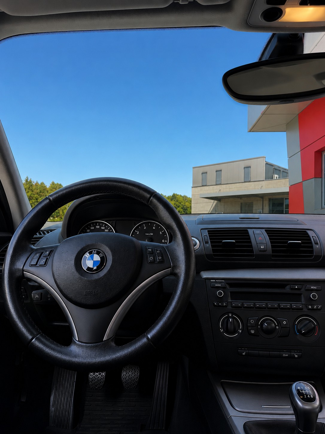 BMW 116i | Frisch Service | MFK | 8-fach | Klima | Sitzheizung | PDC | Tempomat-image-6