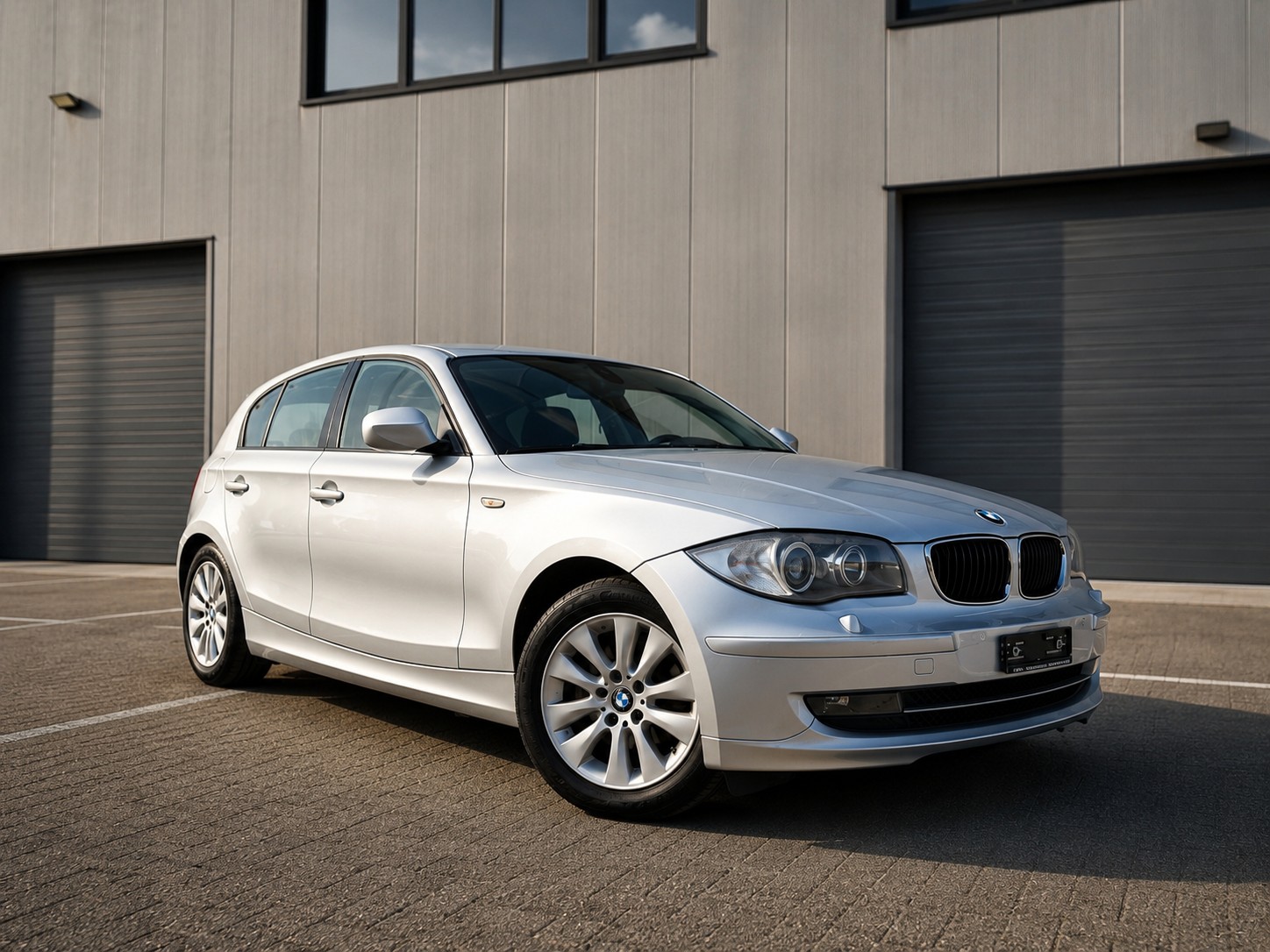 BMW 116i | Frisch Service | MFK | 8-fach | Klima | Sitzheizung | PDC | Tempomat-image-0