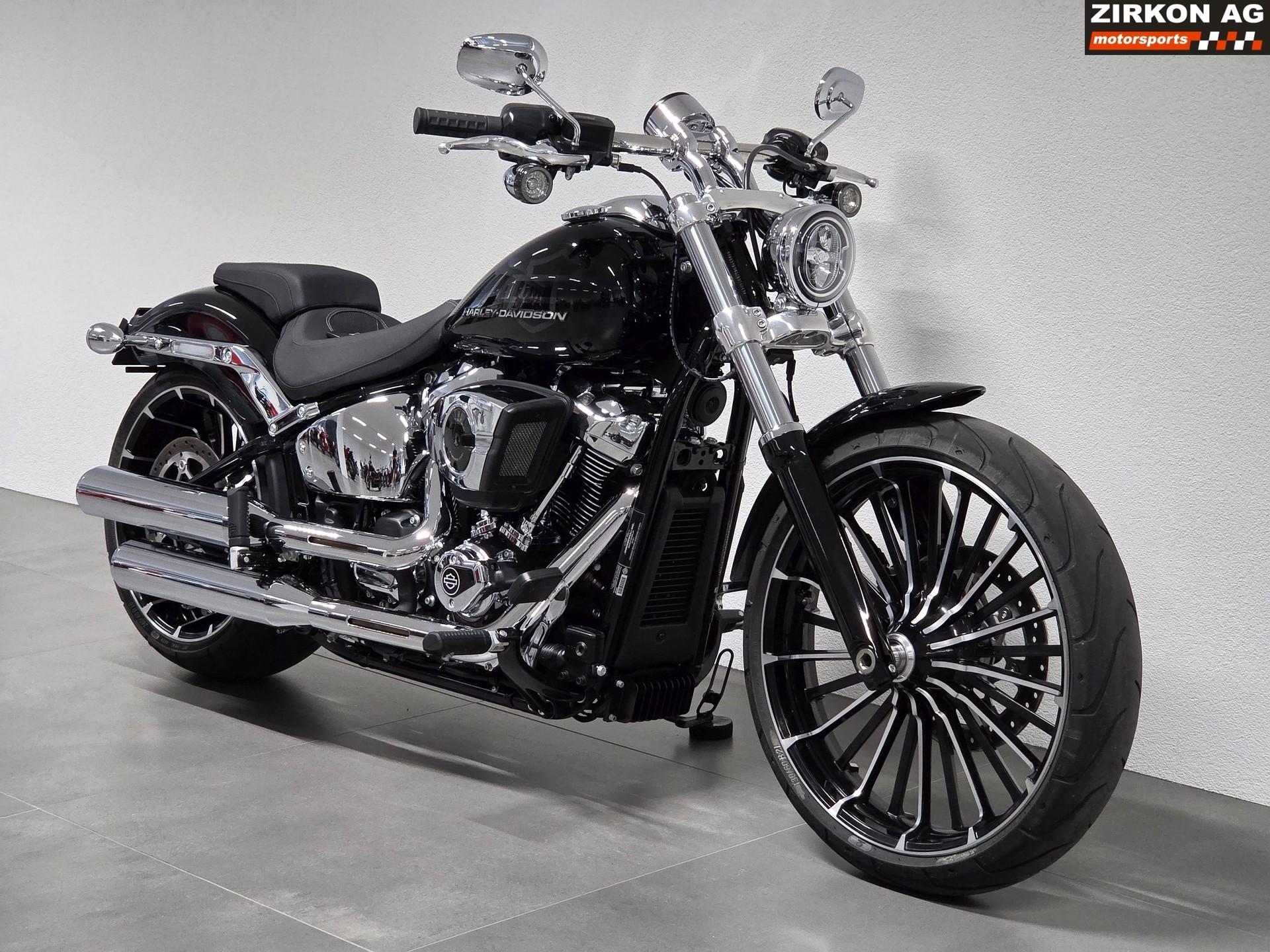 HARLEY-DAVIDSON FXBR Breakout 117ci-showroom-element-2