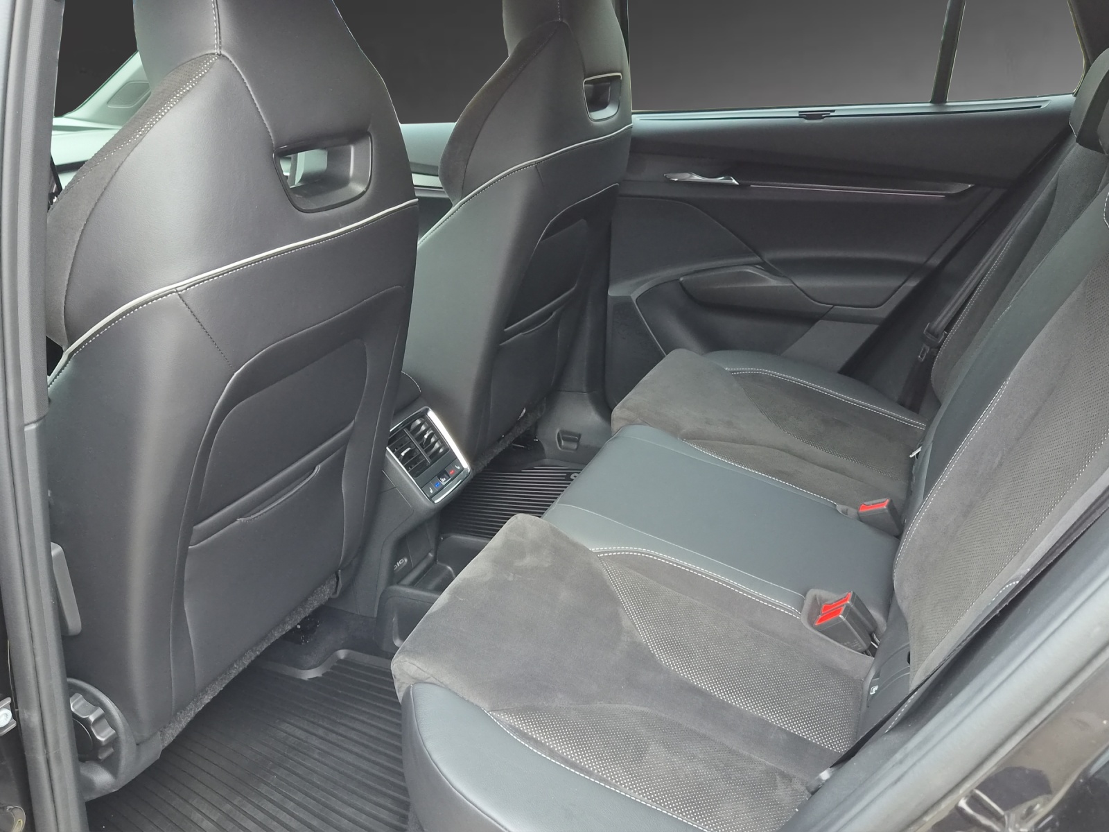 SKODA Enyaq iV 80x SportLine-image-6