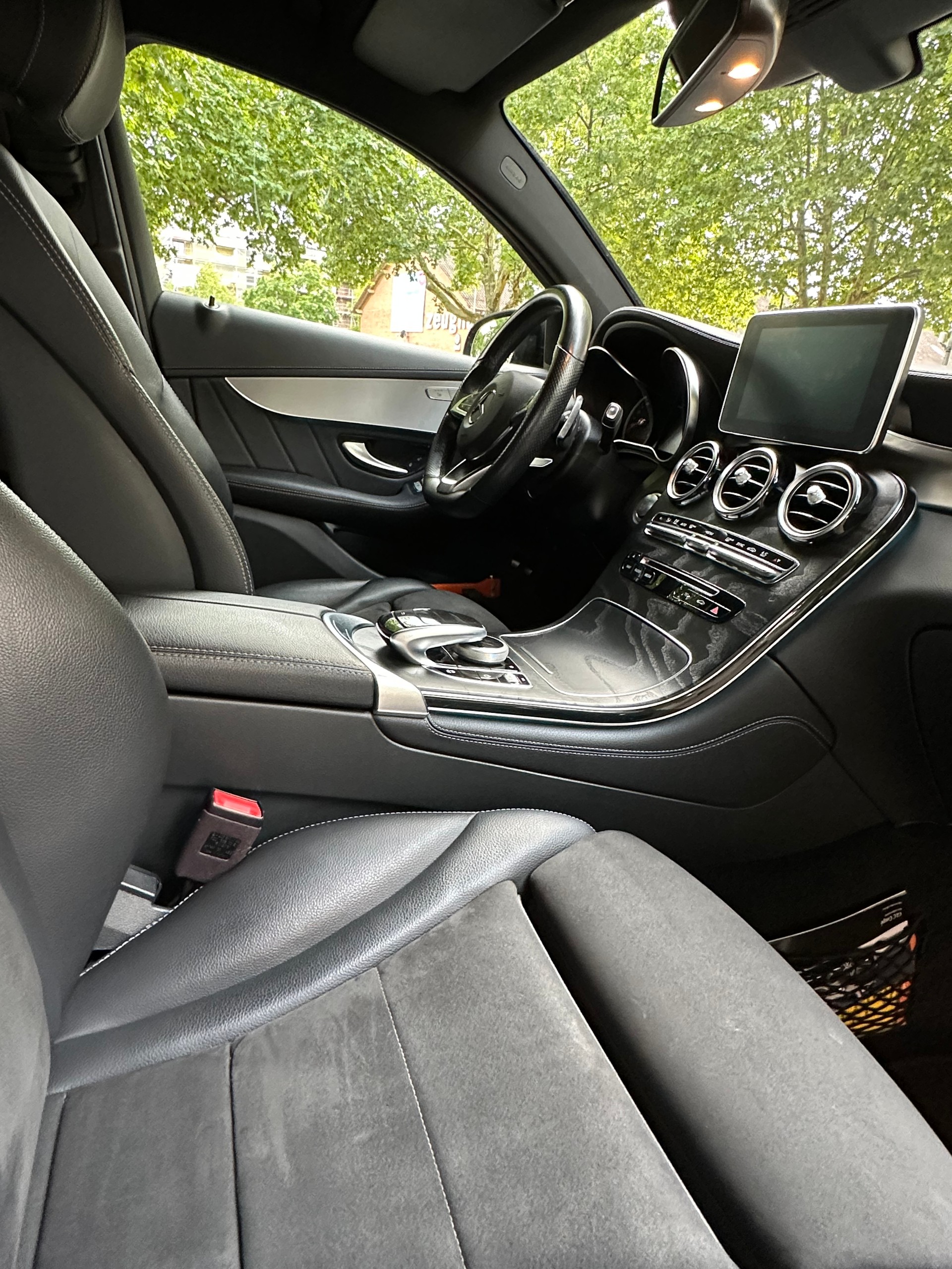 MERCEDES-BENZ GLC 250 Coupé AMG Line 4MATIC + 9G-TRONIC-image-3