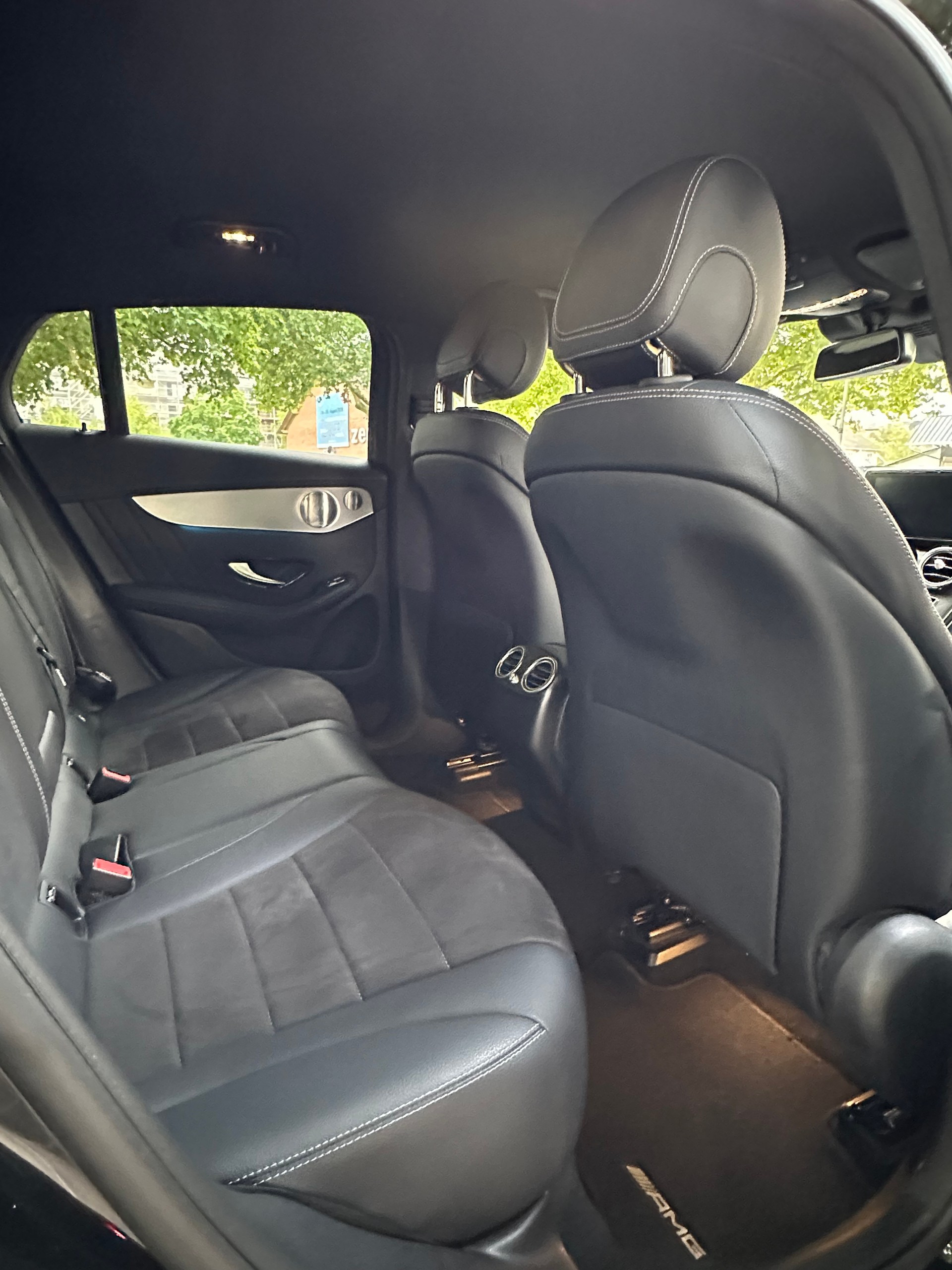 MERCEDES-BENZ GLC 250 Coupé AMG Line 4MATIC + 9G-TRONIC-image-4