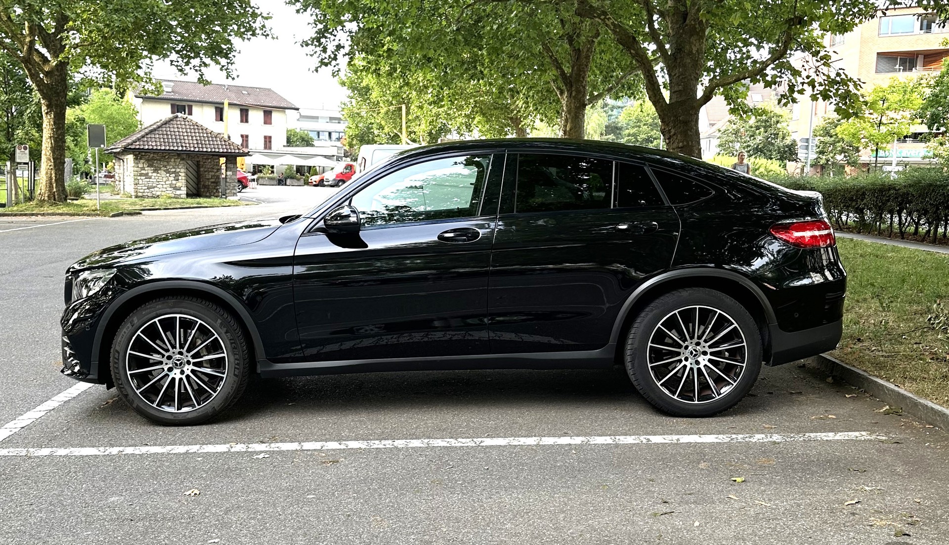 MERCEDES-BENZ GLC 250 Coupé AMG Line 4MATIC + 9G-TRONIC-image-2