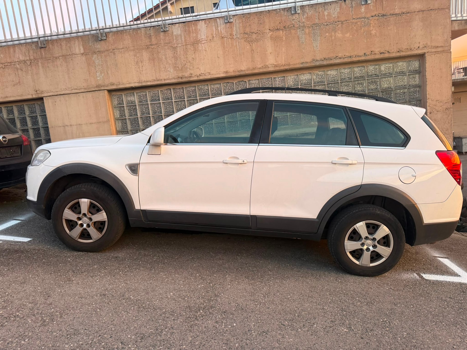 CHEVROLET Captiva 2.4 MPV 2WD-image-2
