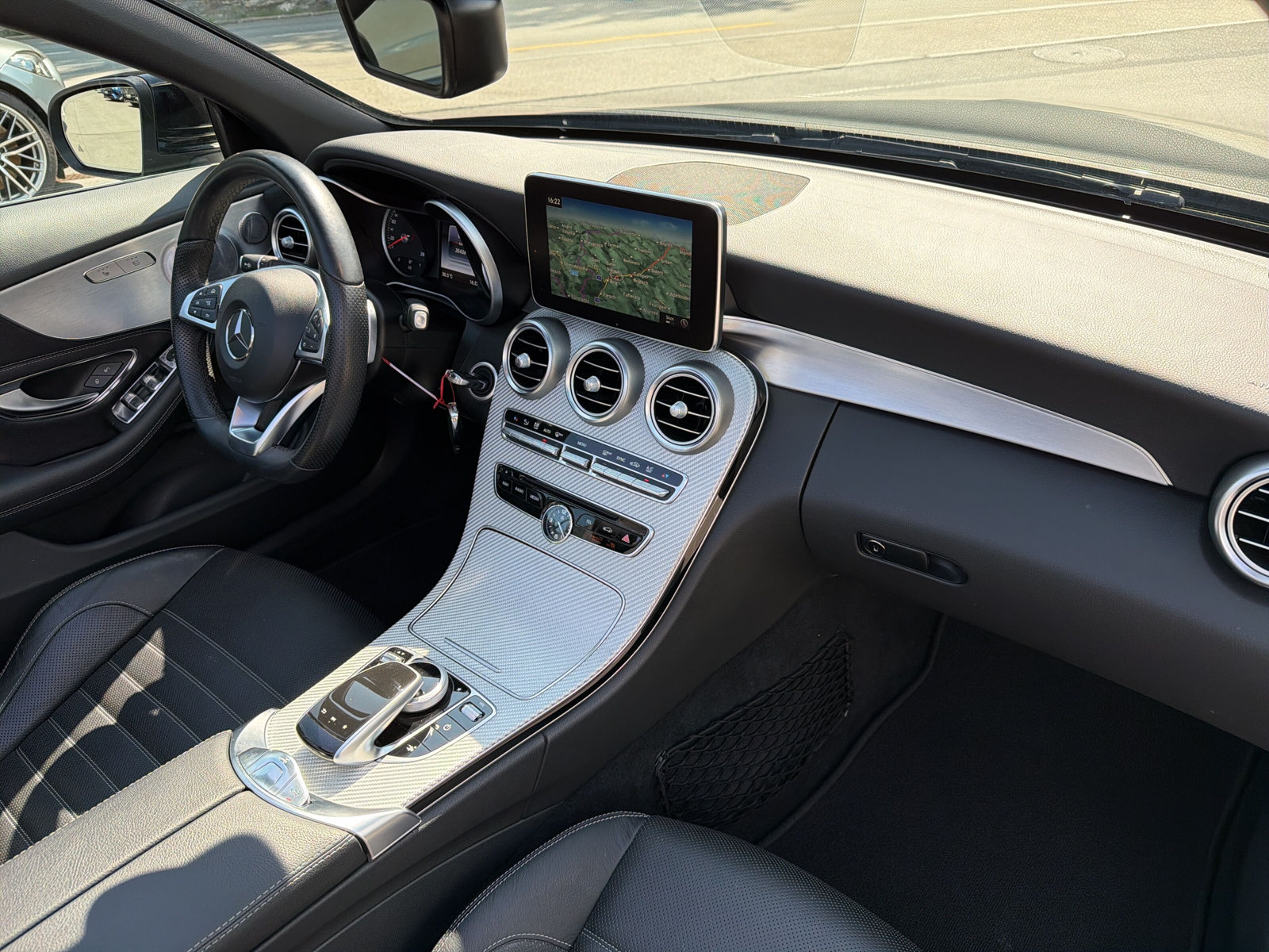 MERCEDES-BENZ C 200 AMG Line 4Matic-image-21