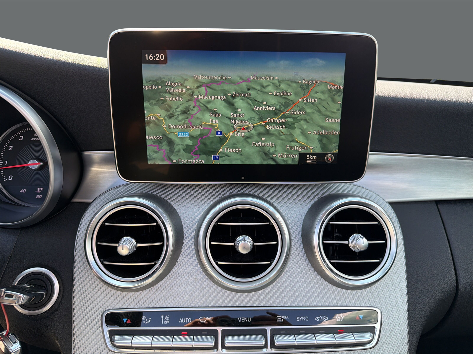 MERCEDES-BENZ C 200 AMG Line 4Matic-image-15
