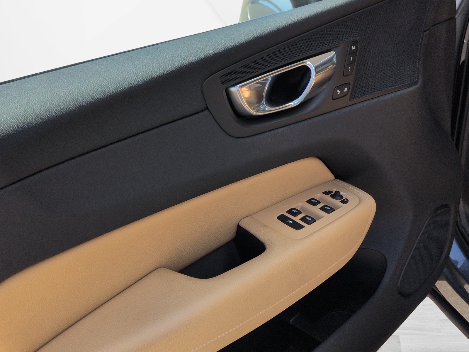 VOLVO XC60 2.0 T5 Inscription AWD-image-16