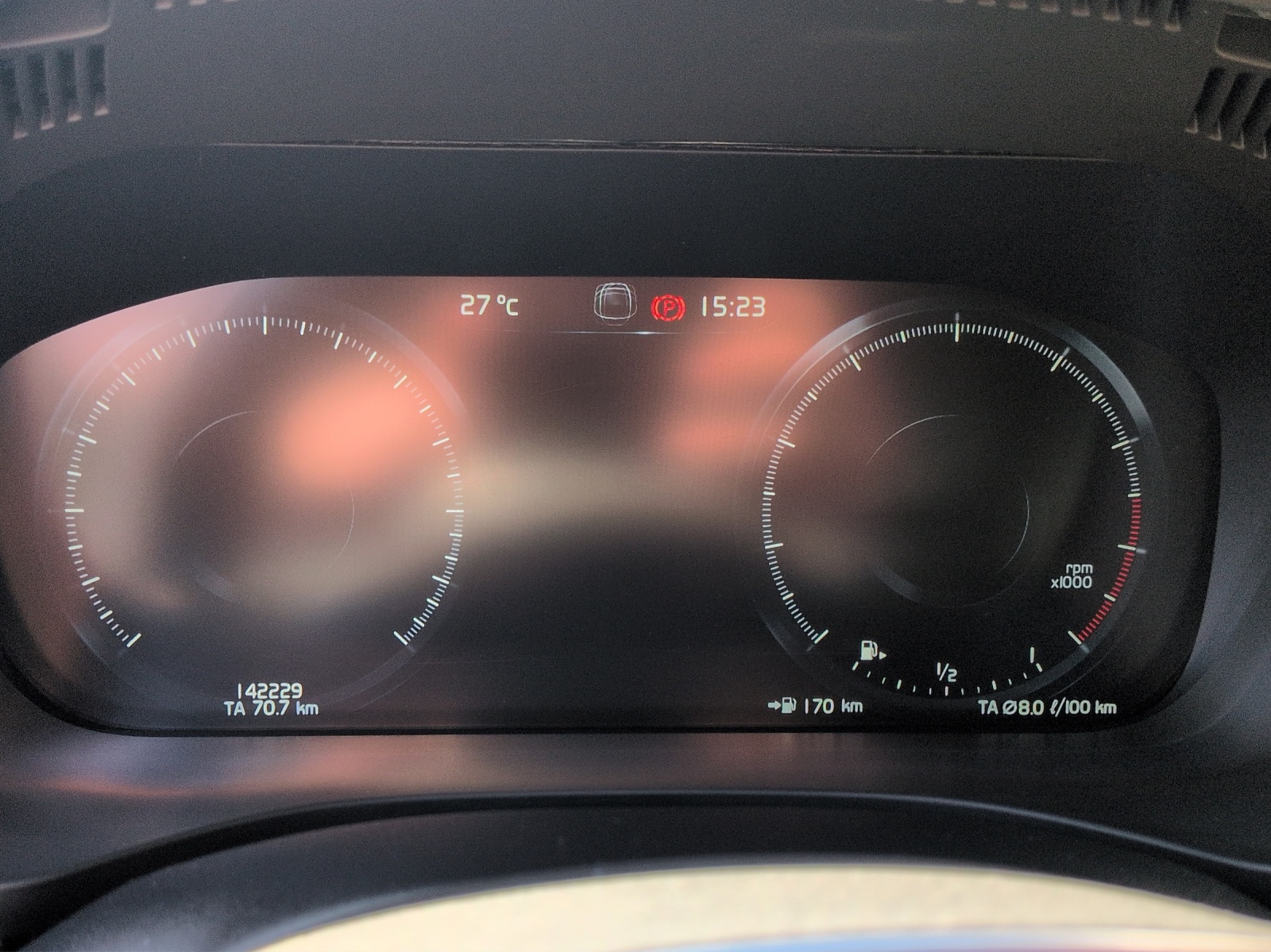 VOLVO XC60 2.0 T5 Inscription AWD-image-15