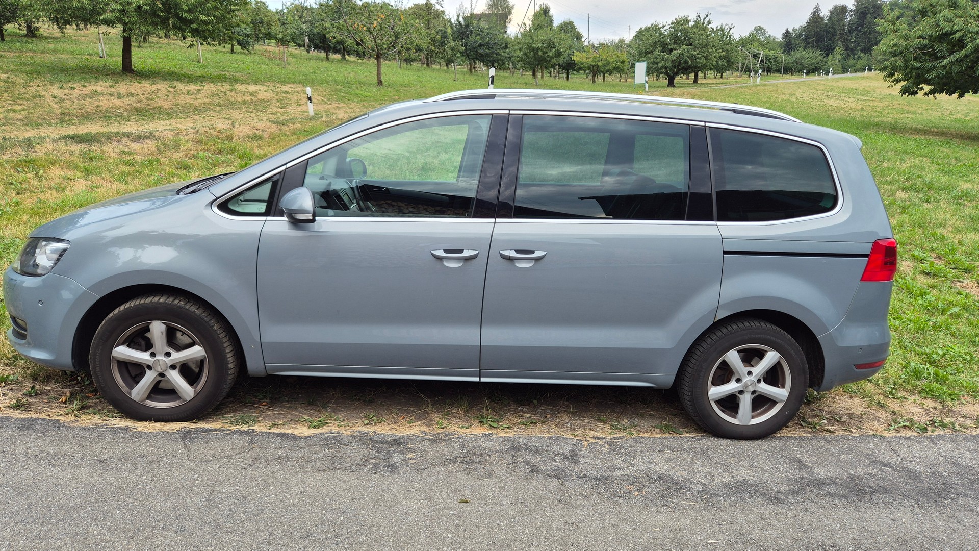 VW Sharan 2.0 TDI BlueMotion Technology Trendline DSG-image-1