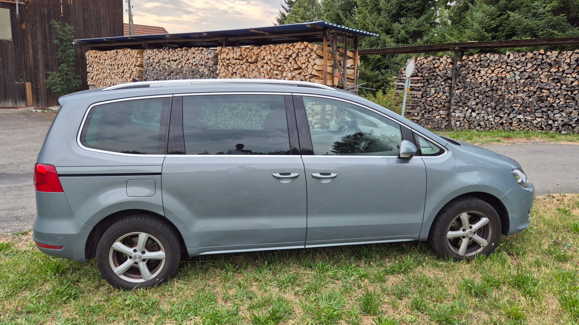 VW Sharan 2.0 TDI BlueMotion Technology Trendline DSG-image-4