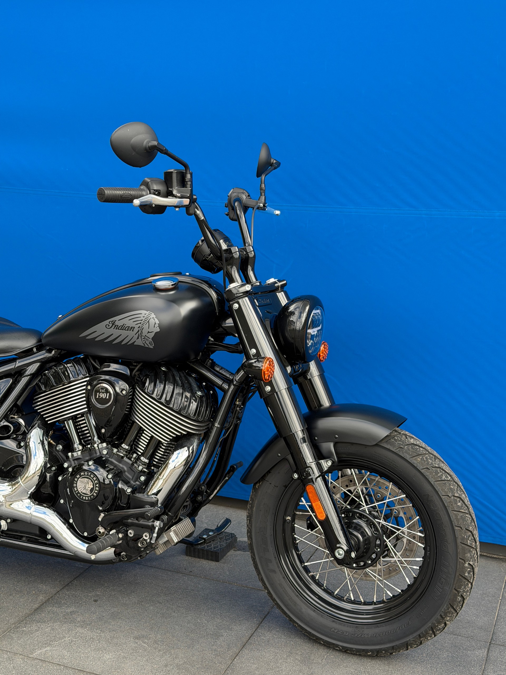 INDIAN Chief Bobber-showroom-element-1