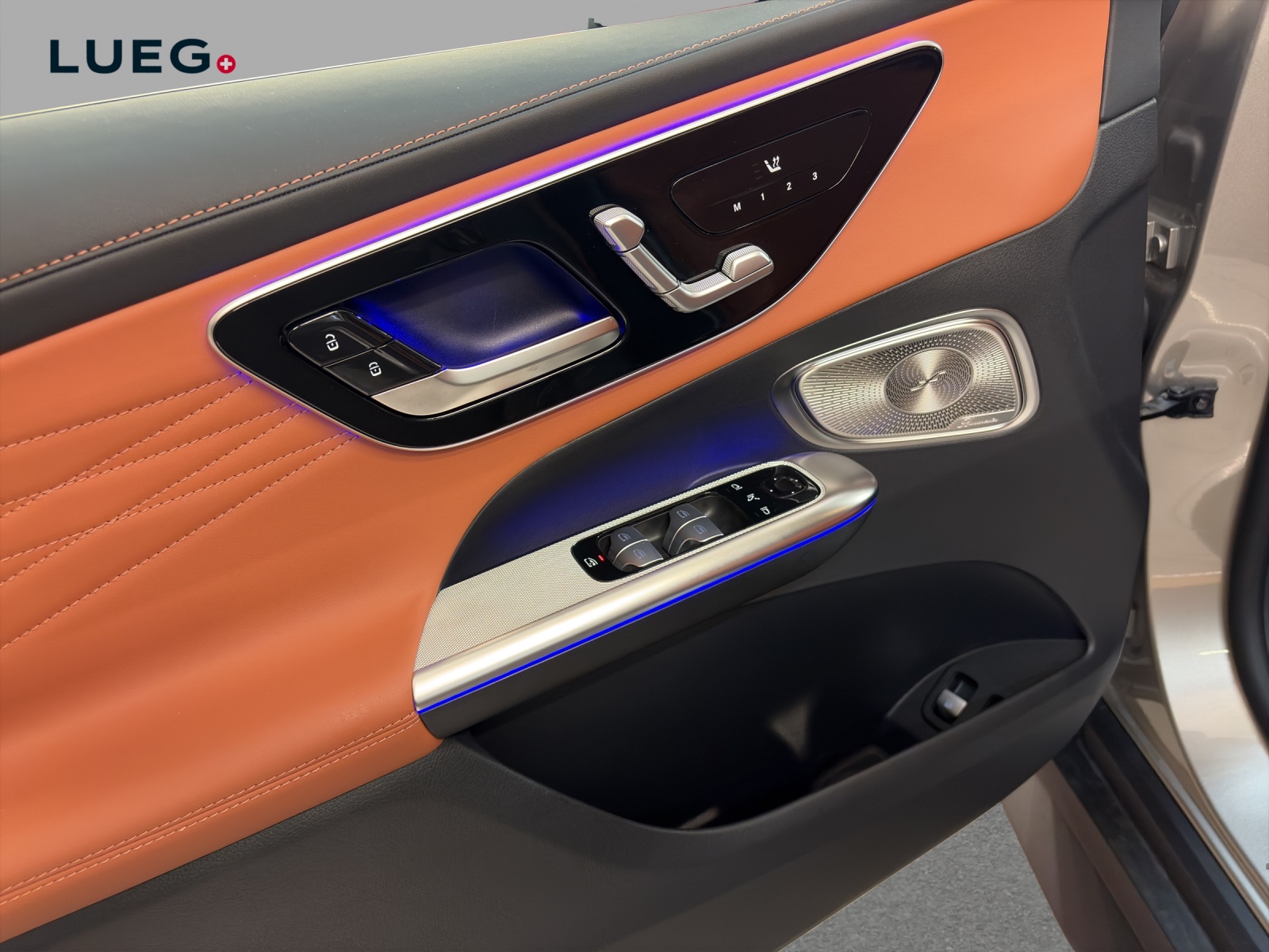 MERCEDES-BENZ GLC 300 e 4M - AMG / DISTRONIC / 360 Grad Kamera / Head-Up Display-image-12