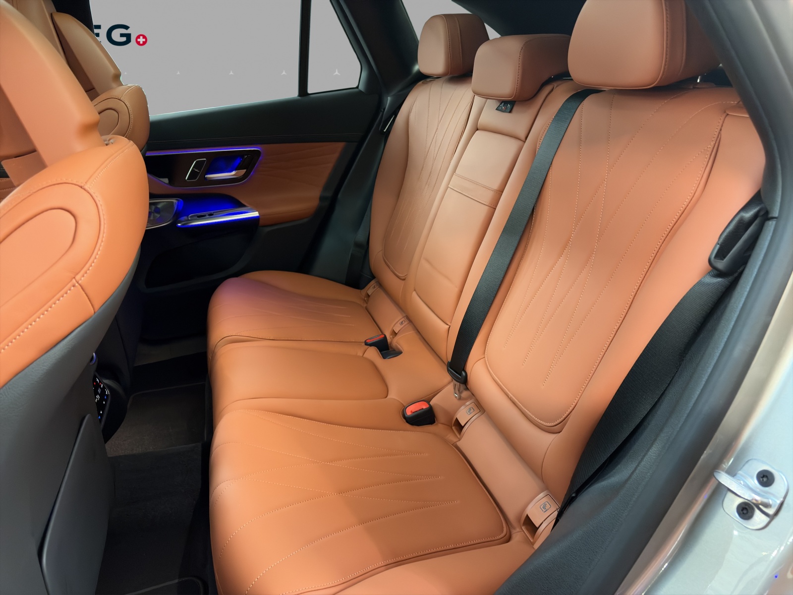MERCEDES-BENZ GLC 300 e 4M - AMG / DISTRONIC / 360 Grad Kamera / Head-Up Display-image-13