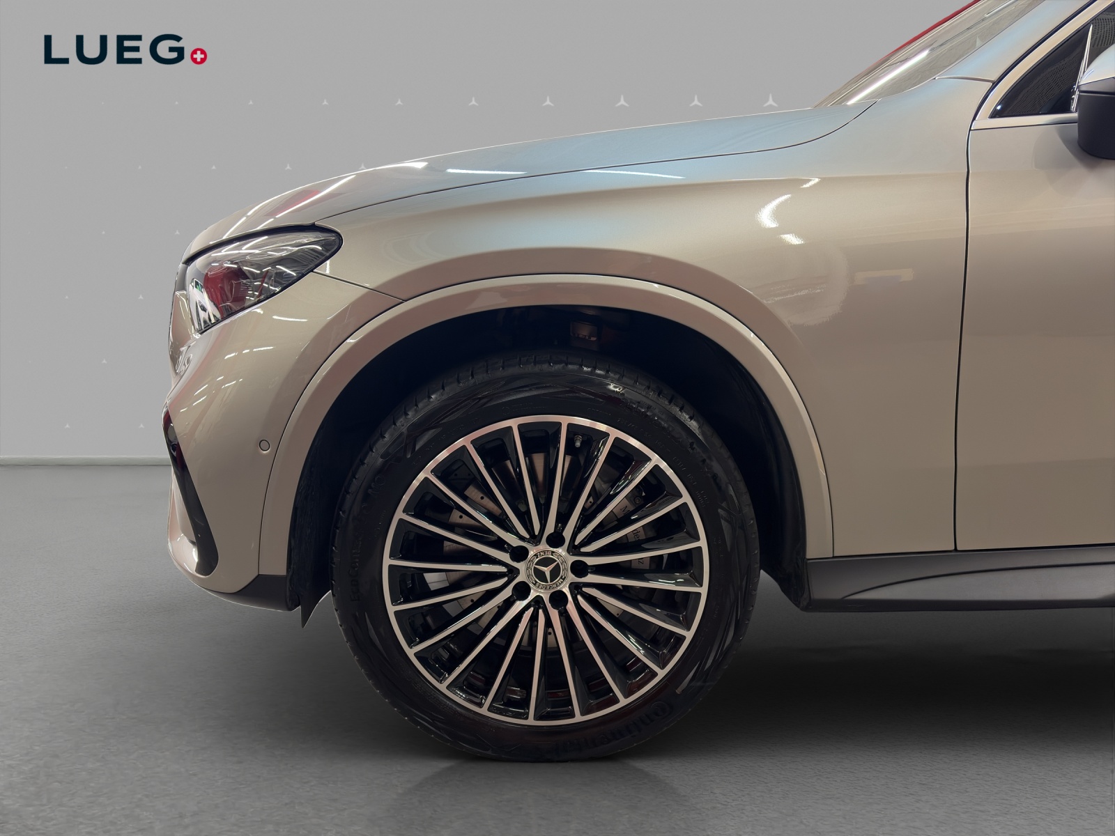 MERCEDES-BENZ GLC 300 e 4M - AMG / DISTRONIC / 360 Grad Kamera / Head-Up Display-image-2