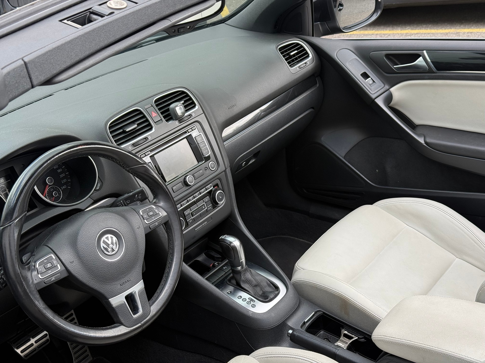 VW Golf Cabrio 1.4 TSI DSG-image-8