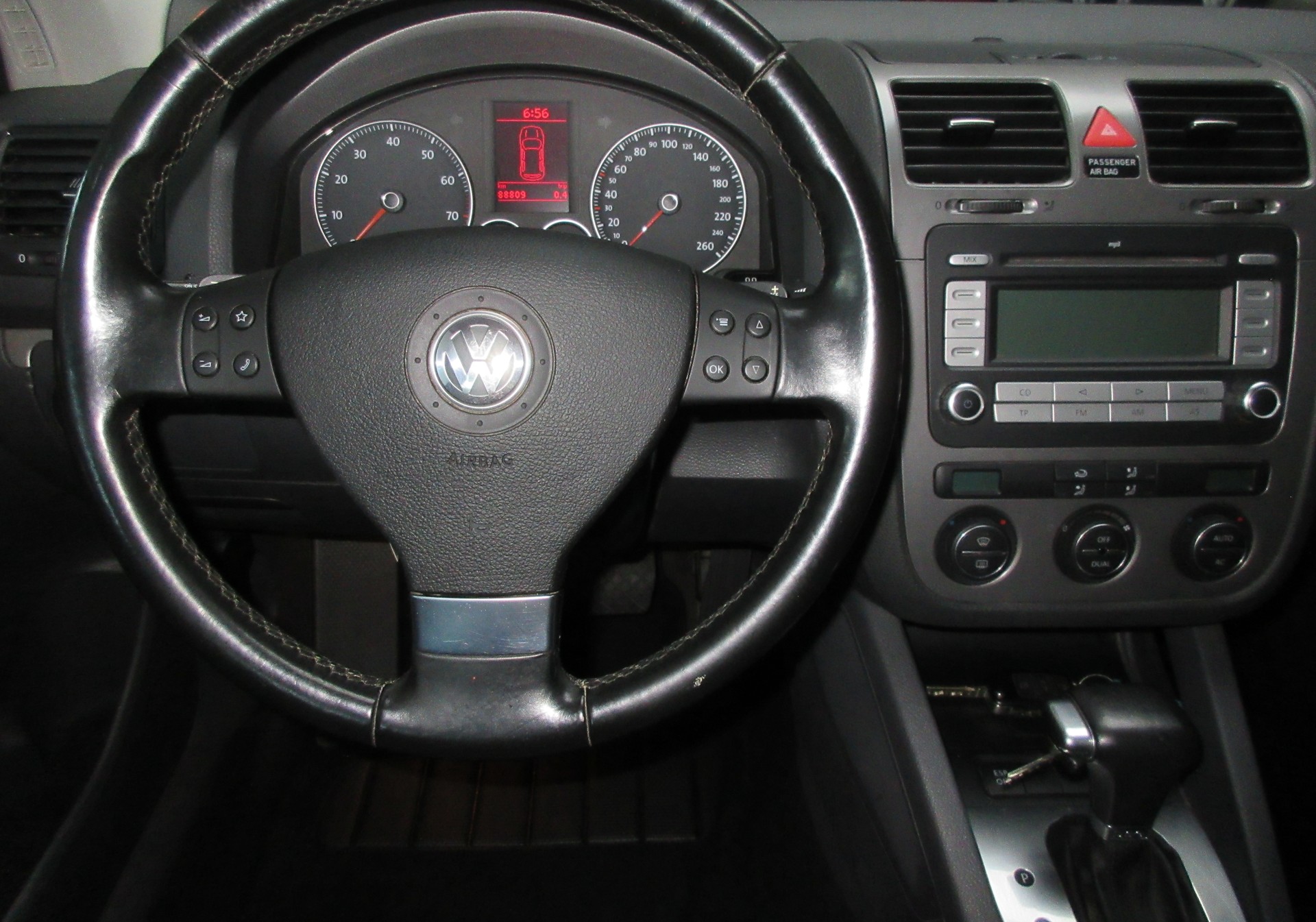VW Golf 1.4 TSI Trendline DSG-image-3