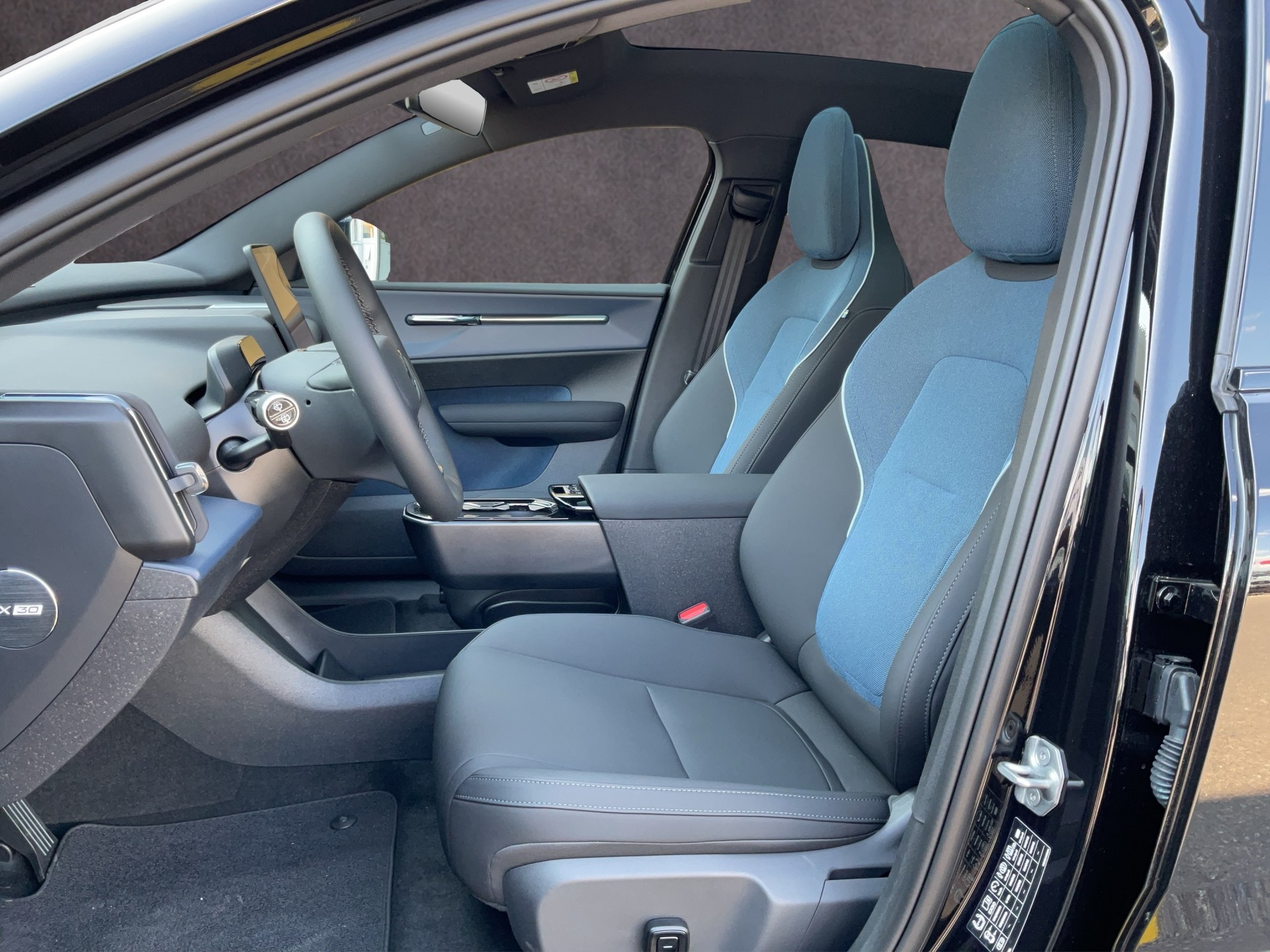 VOLVO EX30 CC E60 Twin Performance AWD-image-10