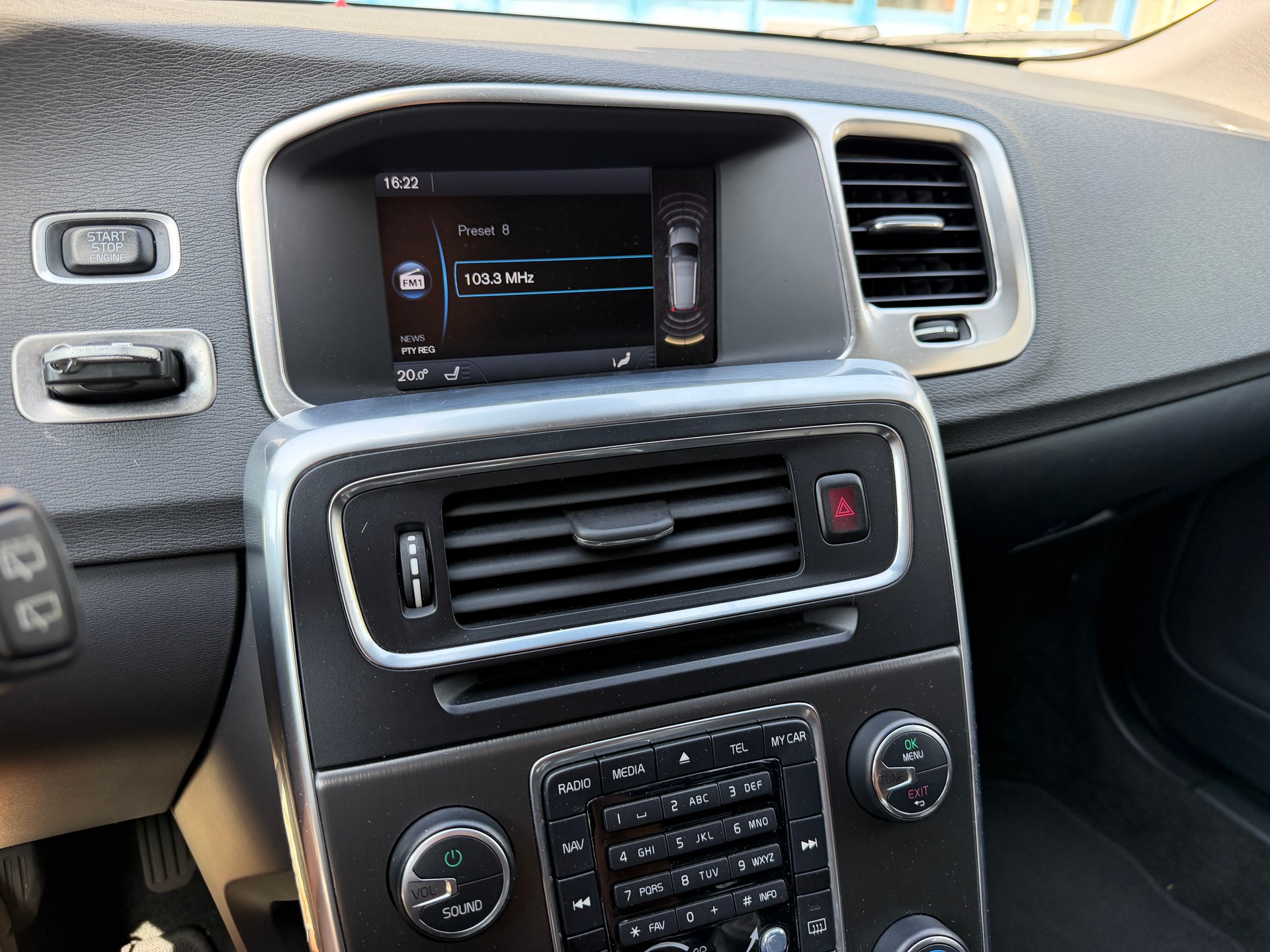 VOLVO V60 2.4 D4 Momentum AWD HEICO 239PS-image-10