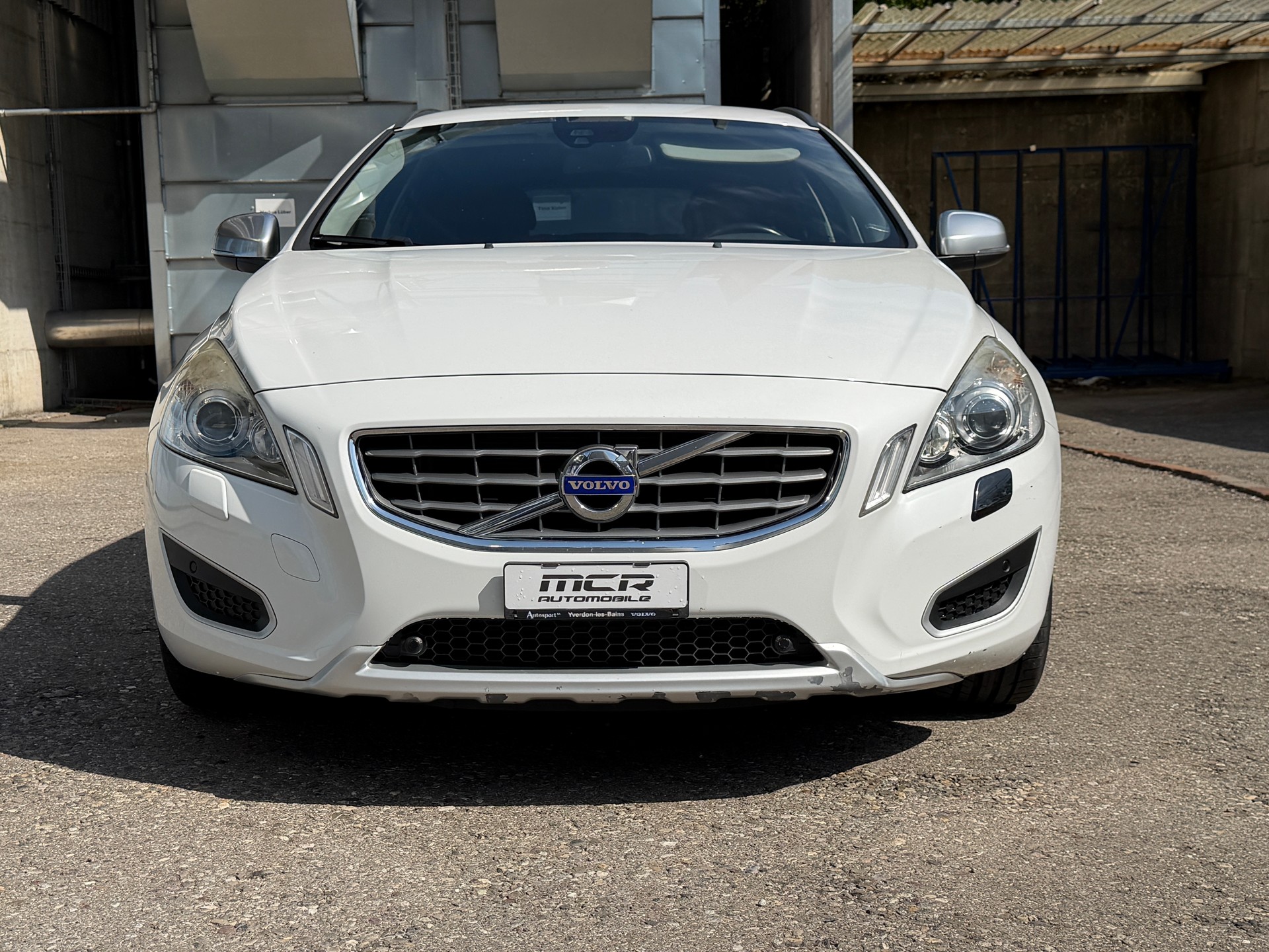 VOLVO V60 2.4 D4 Momentum AWD HEICO 239PS-image-2