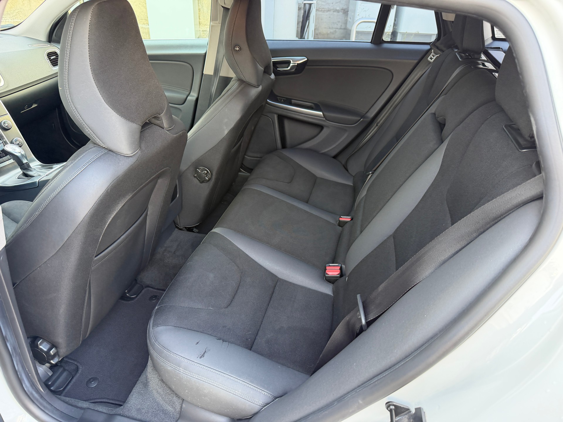 VOLVO V60 2.4 D4 Momentum AWD HEICO 239PS-image-7