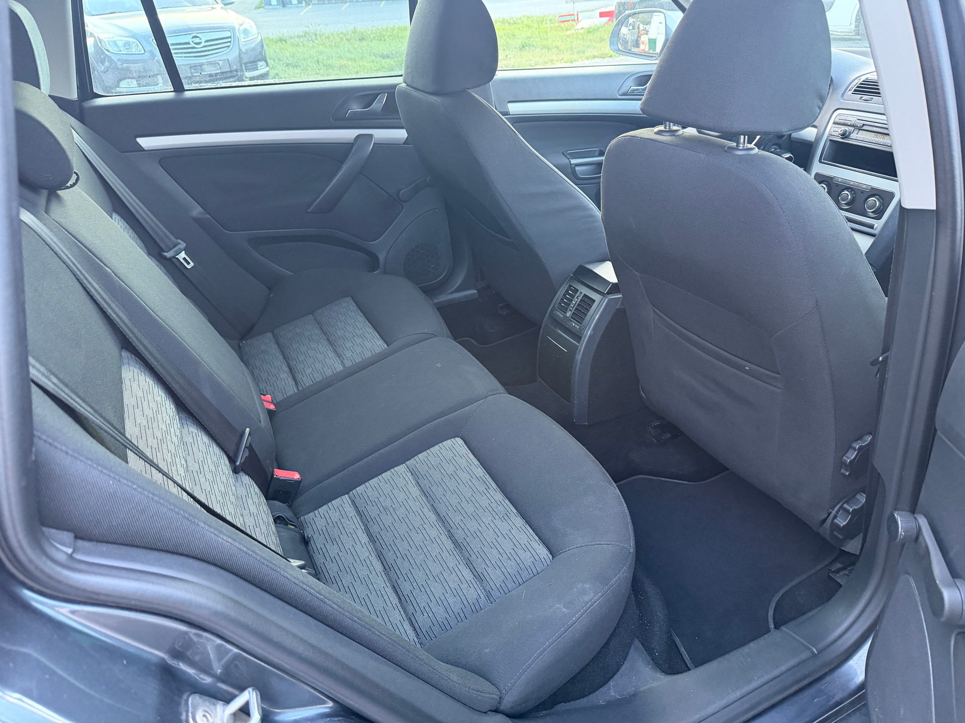 SKODA Octavia Combi 1.8 TSI Adventure 4x4-image-9