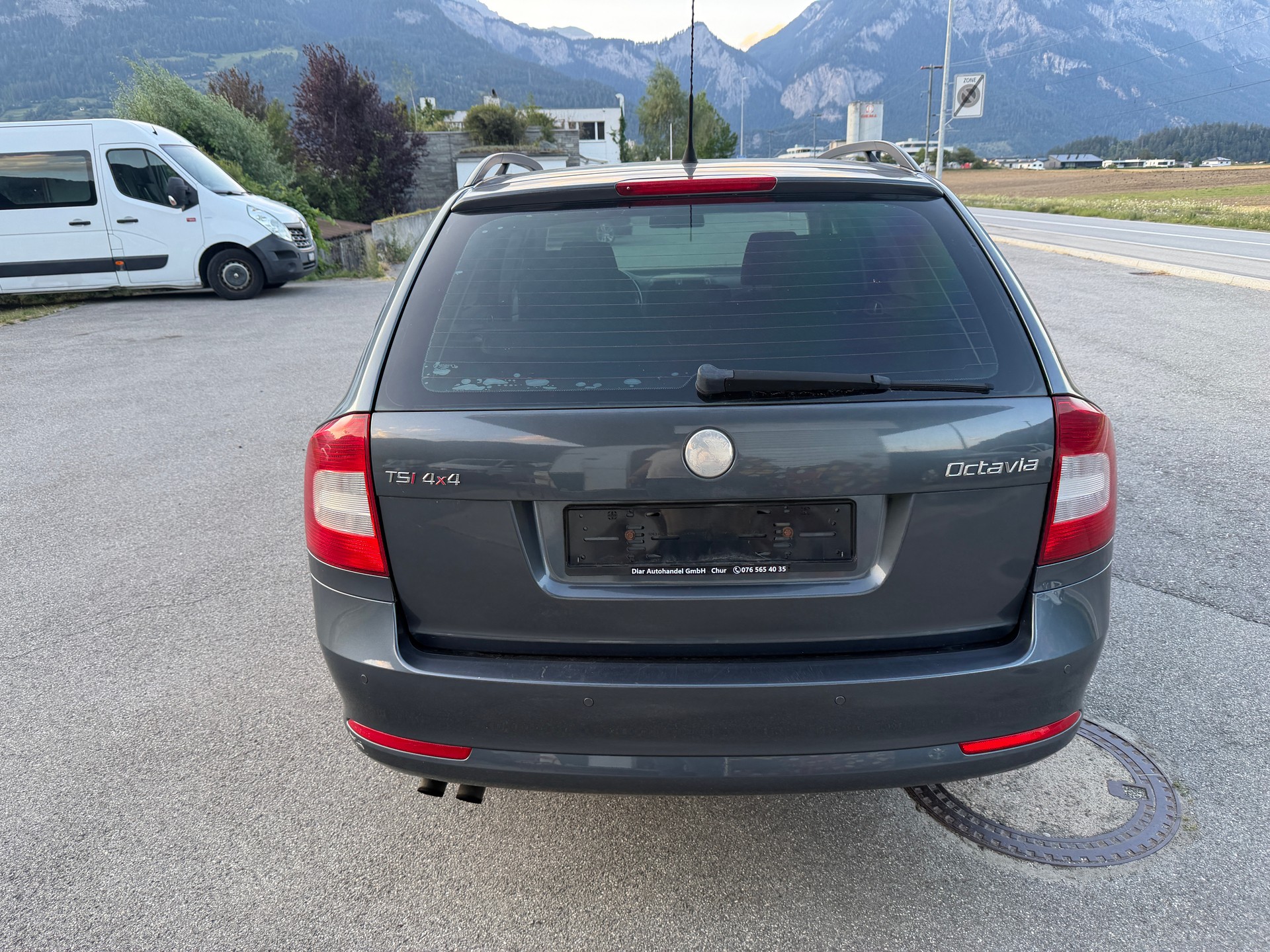 SKODA Octavia Combi 1.8 TSI Adventure 4x4-image-4